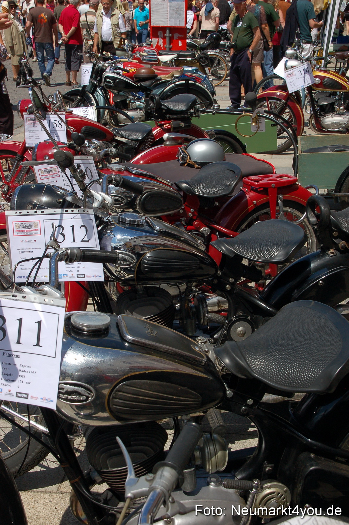 Oldtimertreffen Ausstellung Neumarkt 120611 0135