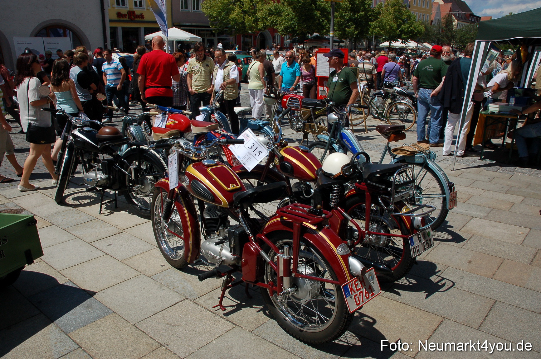 Oldtimertreffen Ausstellung Neumarkt 120611 0136