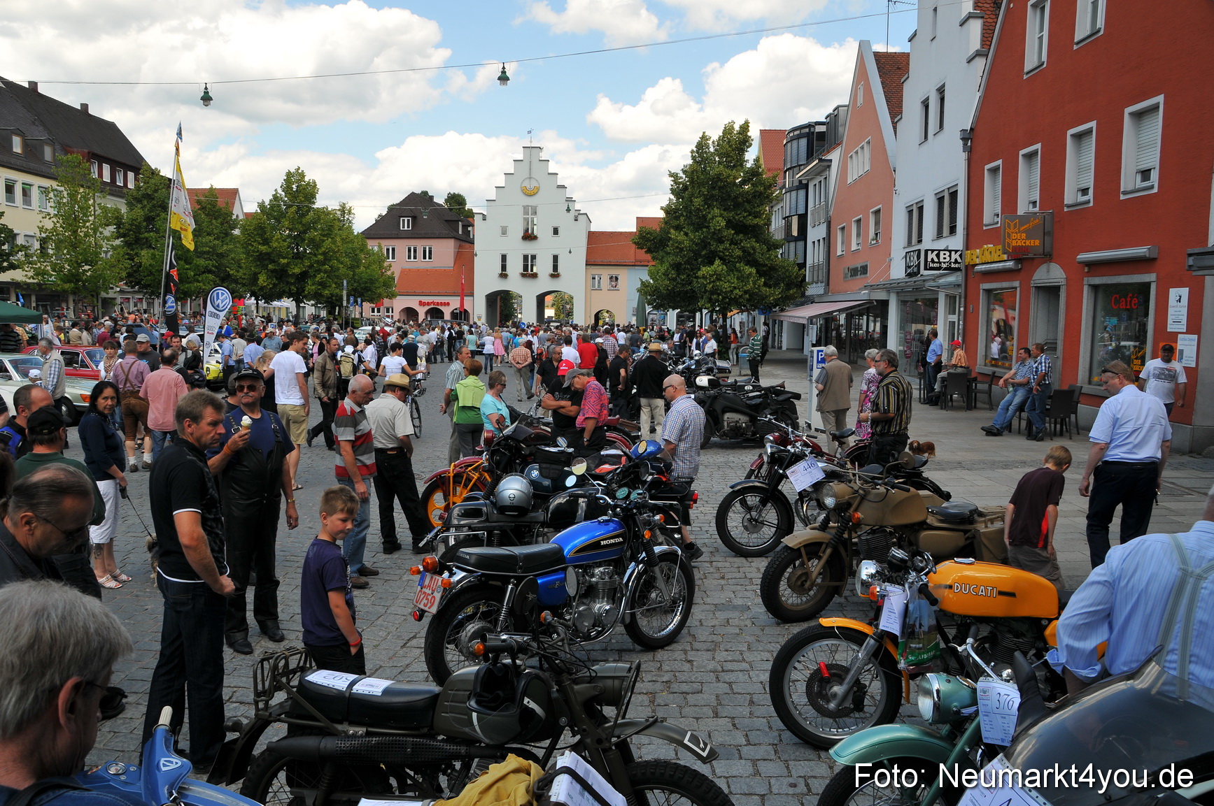 Oldtimertreffen Ausstellung Neumarkt 120611 0213