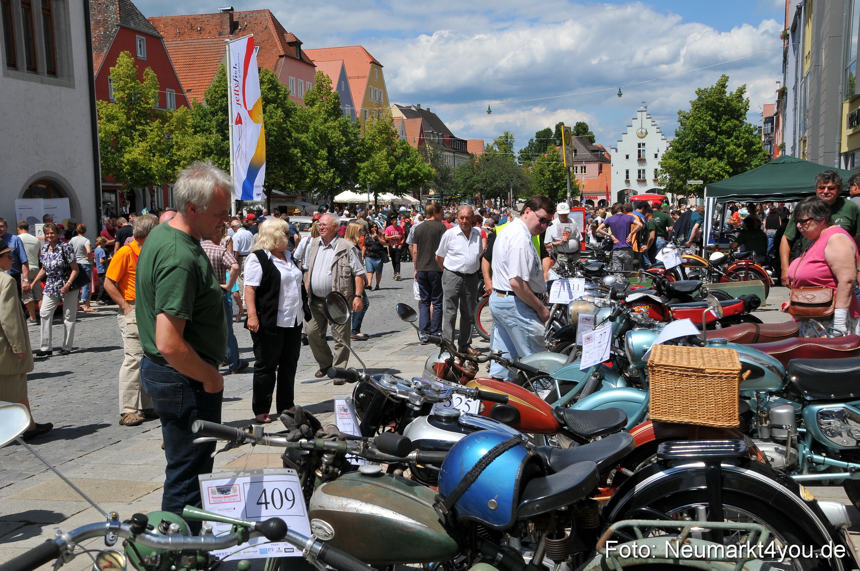 Oldtimertreffen Ausstellung Neumarkt 120611 0227