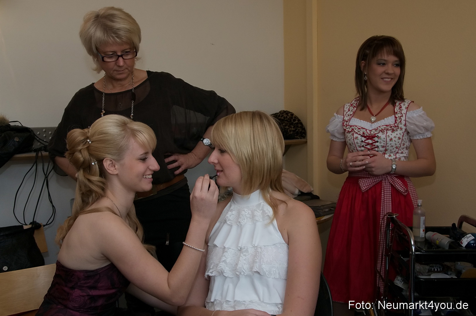 Show 383 061111 0008