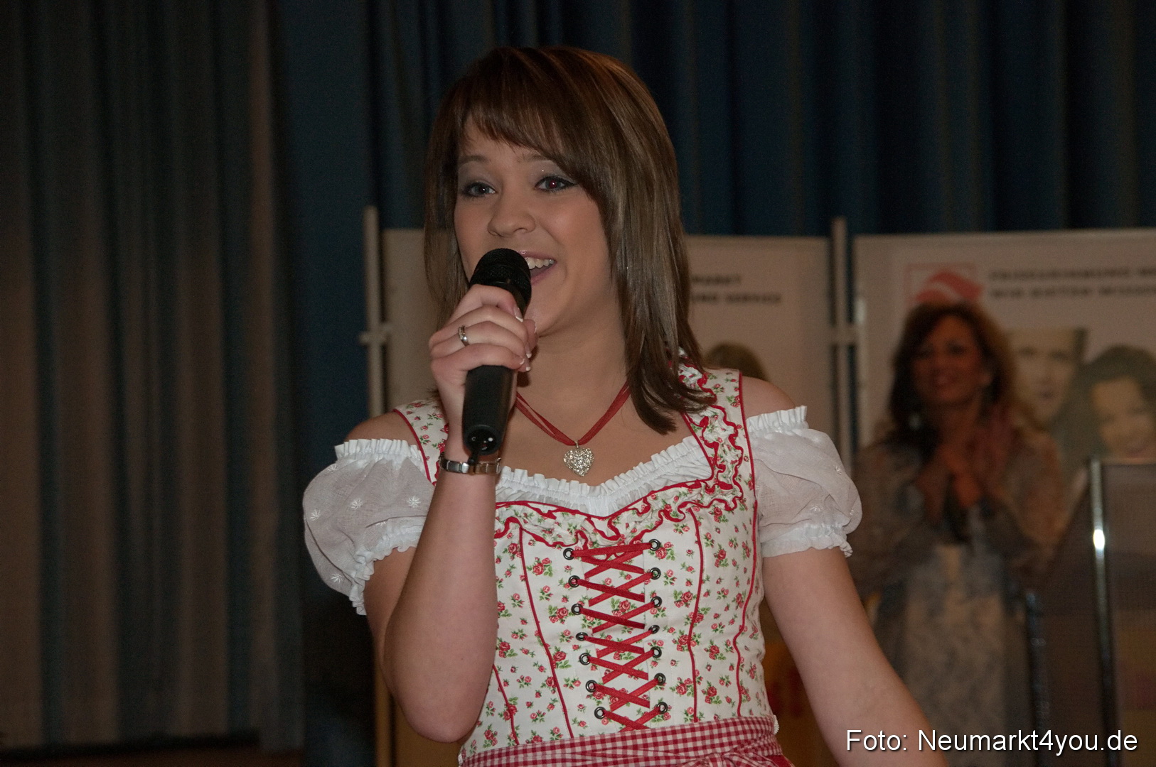 Show 383 061111 0019