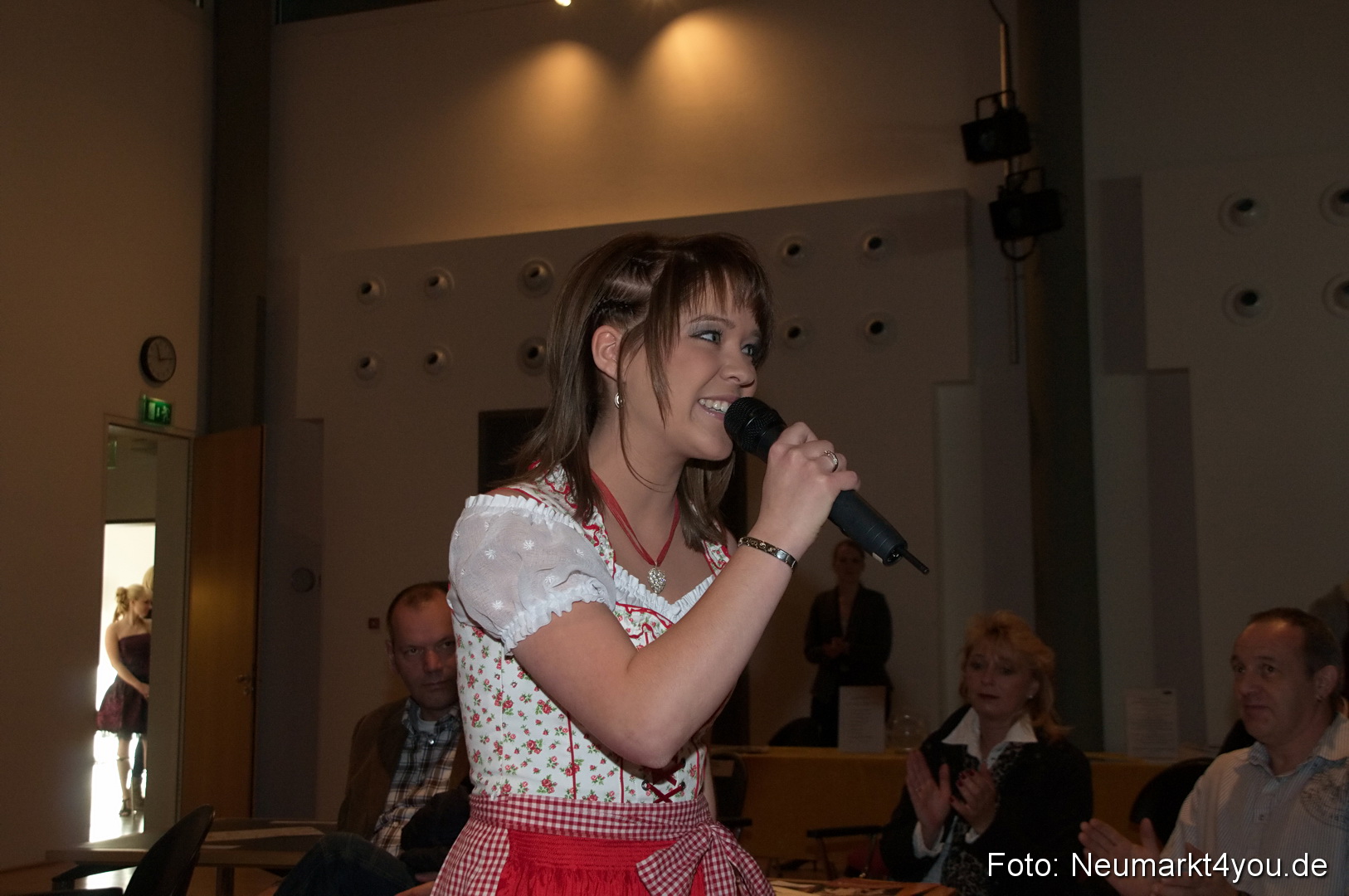 Show 383 061111 0020