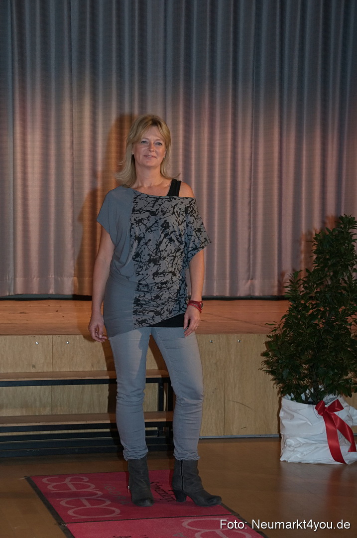 Show 383 061111 0043