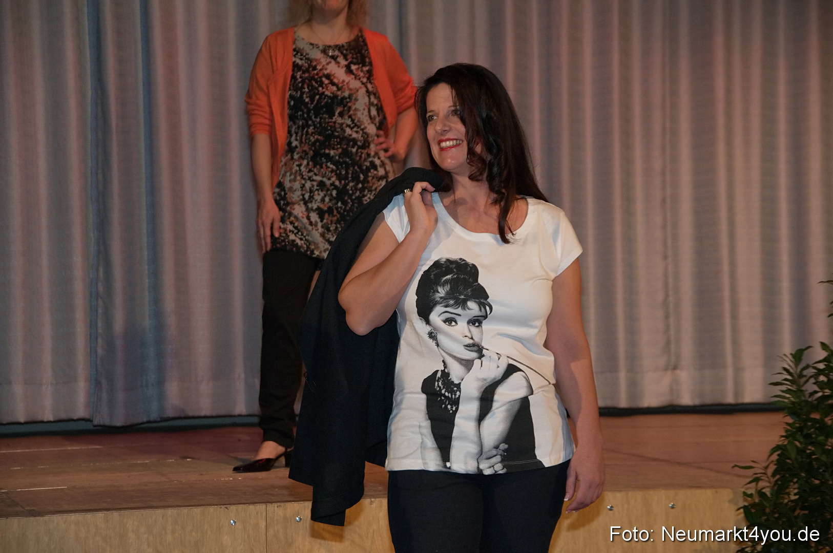 Show 383 061111 0049