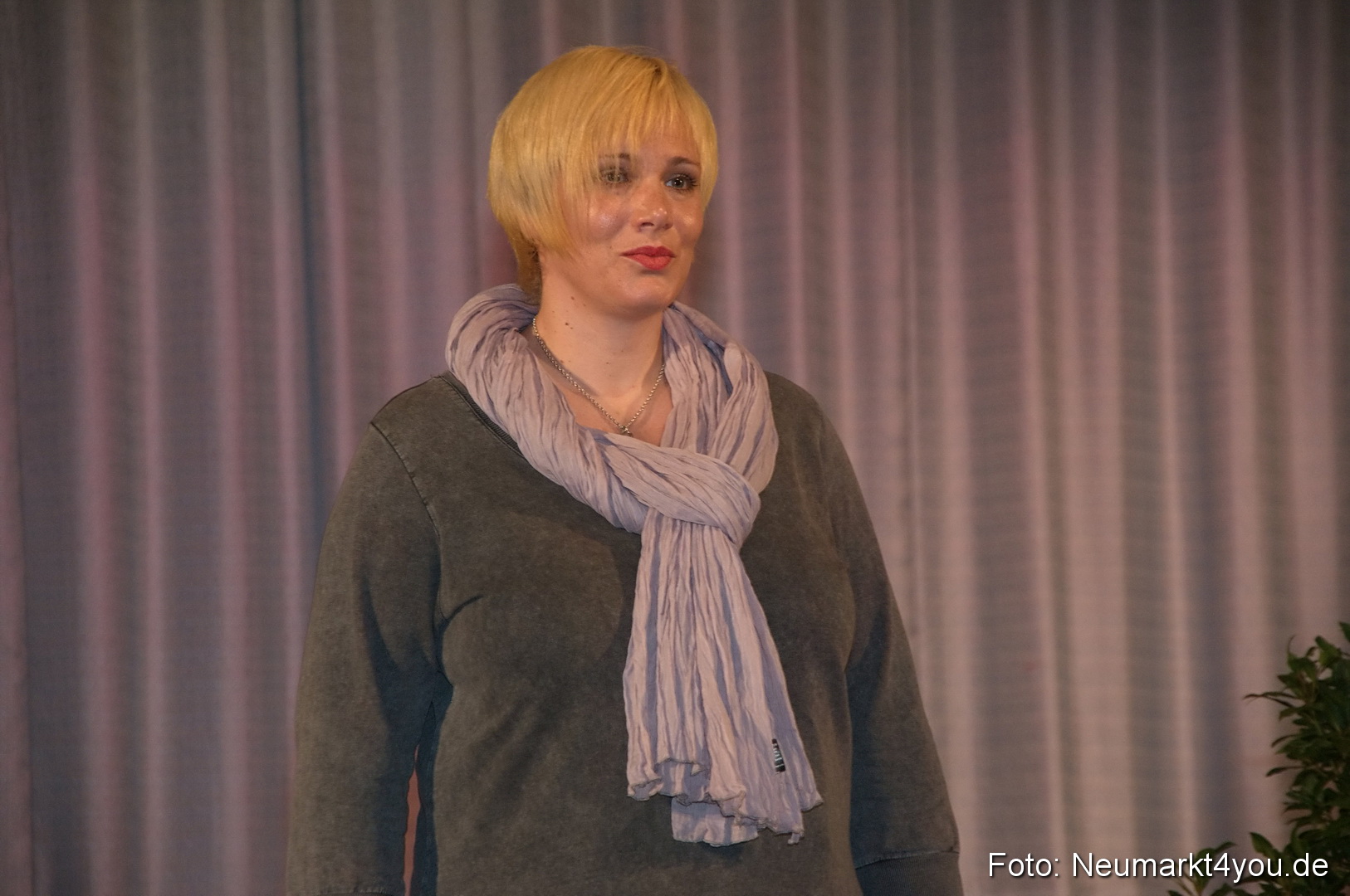 Show 383 061111 0060