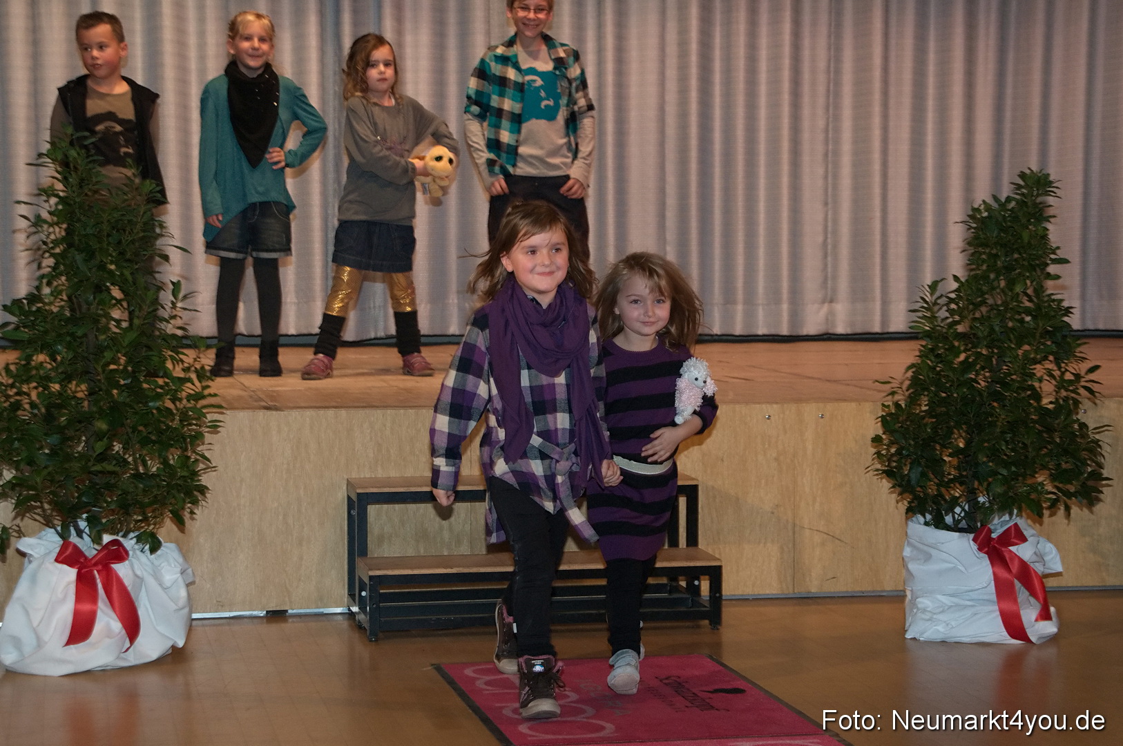 Show 383 061111 0070