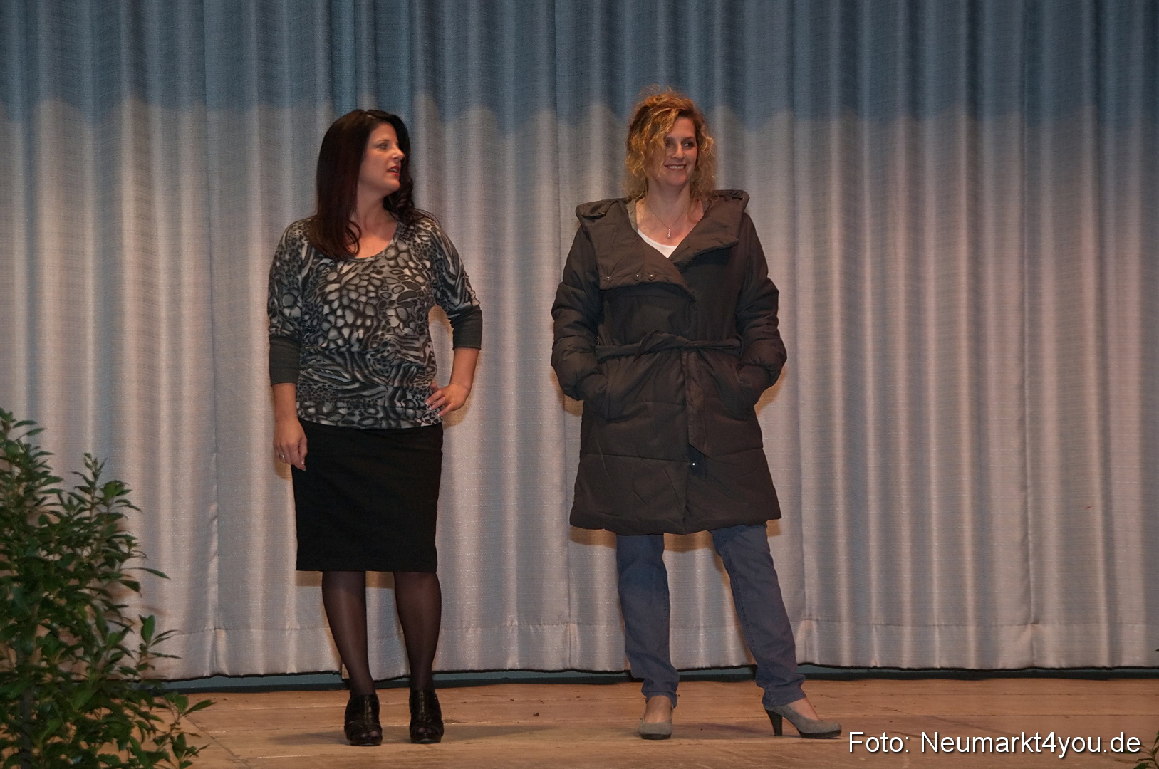 Show 383 061111 0075