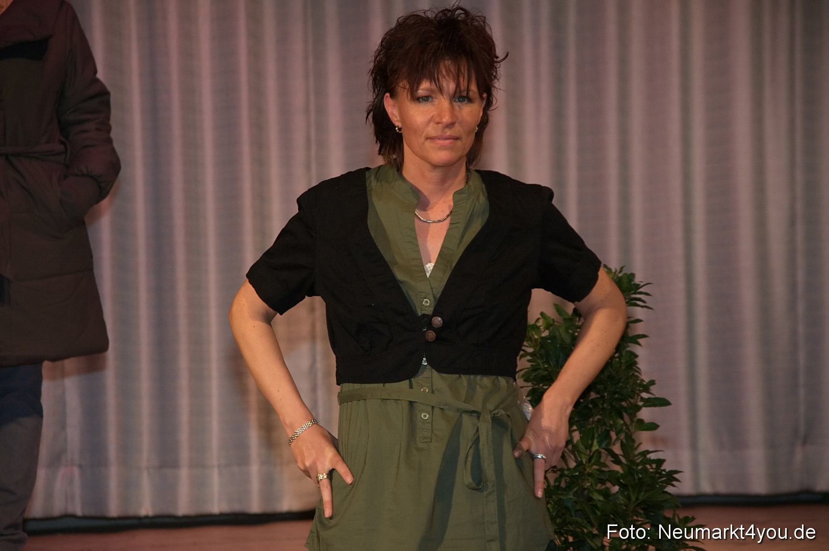 Show 383 061111 0076