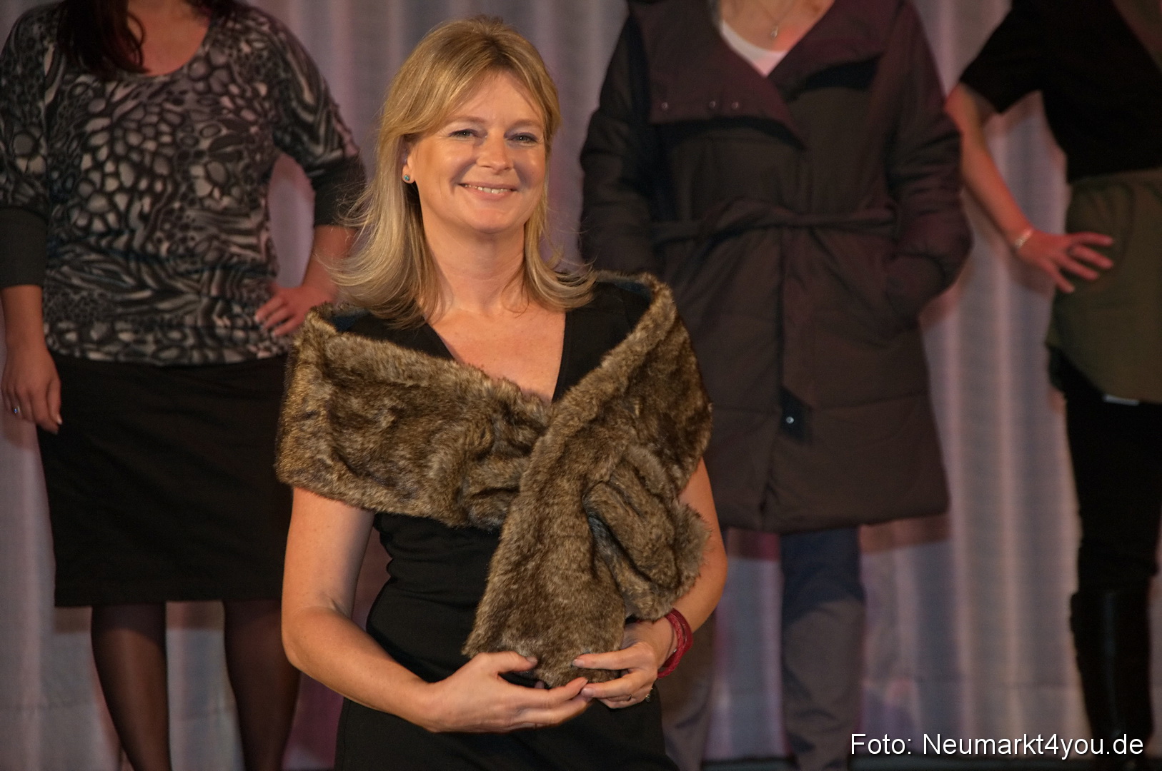 Show 383 061111 0077