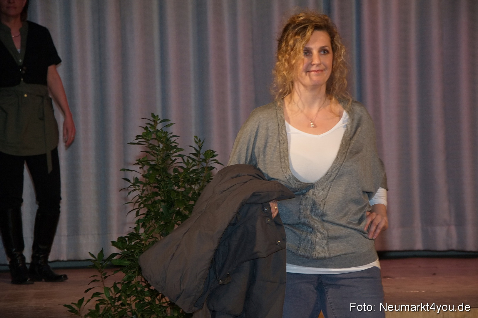 Show 383 061111 0079