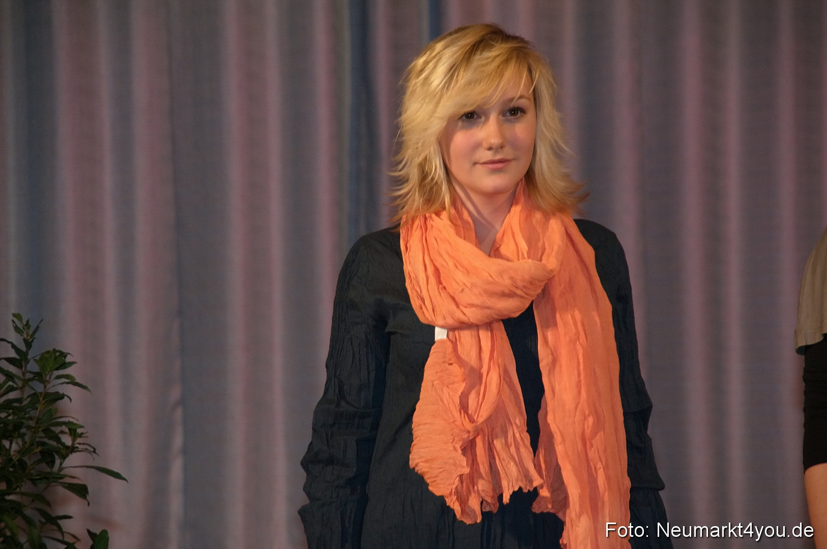 Show 383 061111 0084