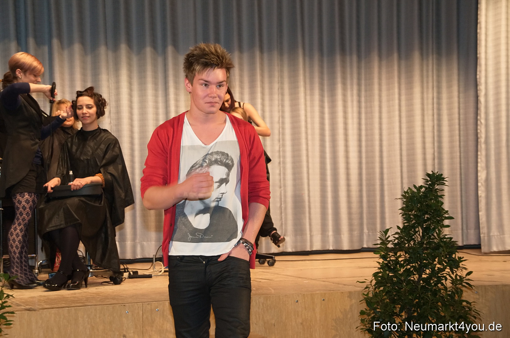 Show 383 061111 0107