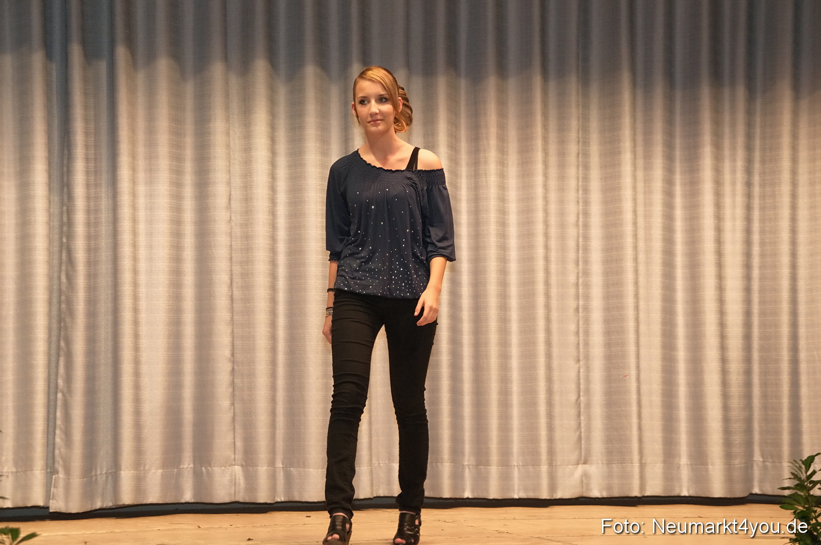 Show 383 061111 0119