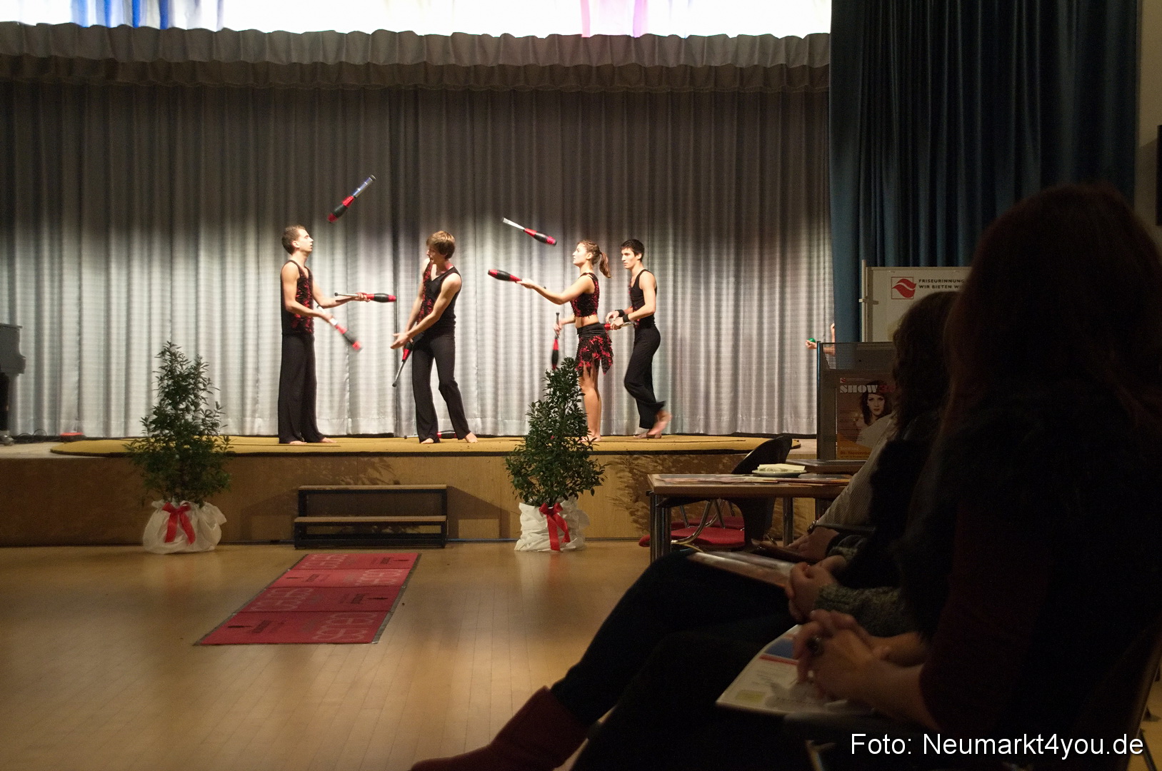 Show 383 061111 0127