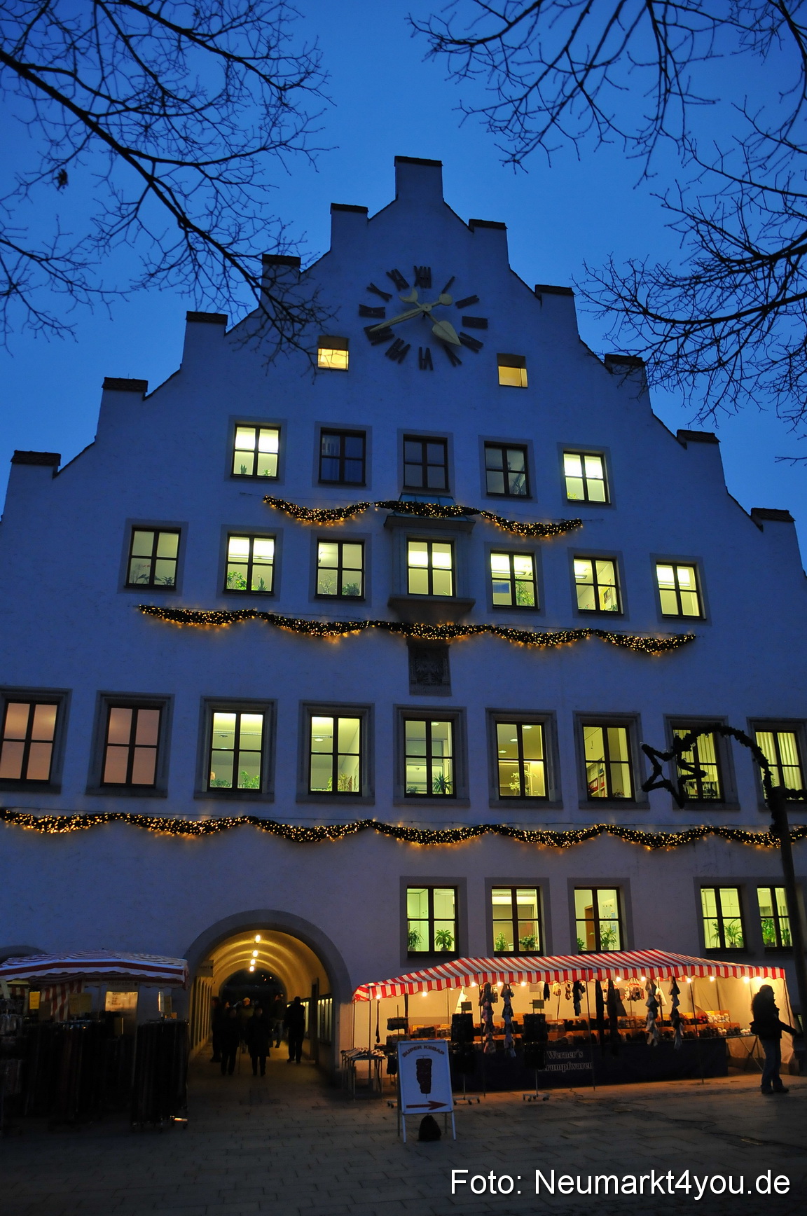 Weihnachtsmarkt Neumarkt 241111 0001