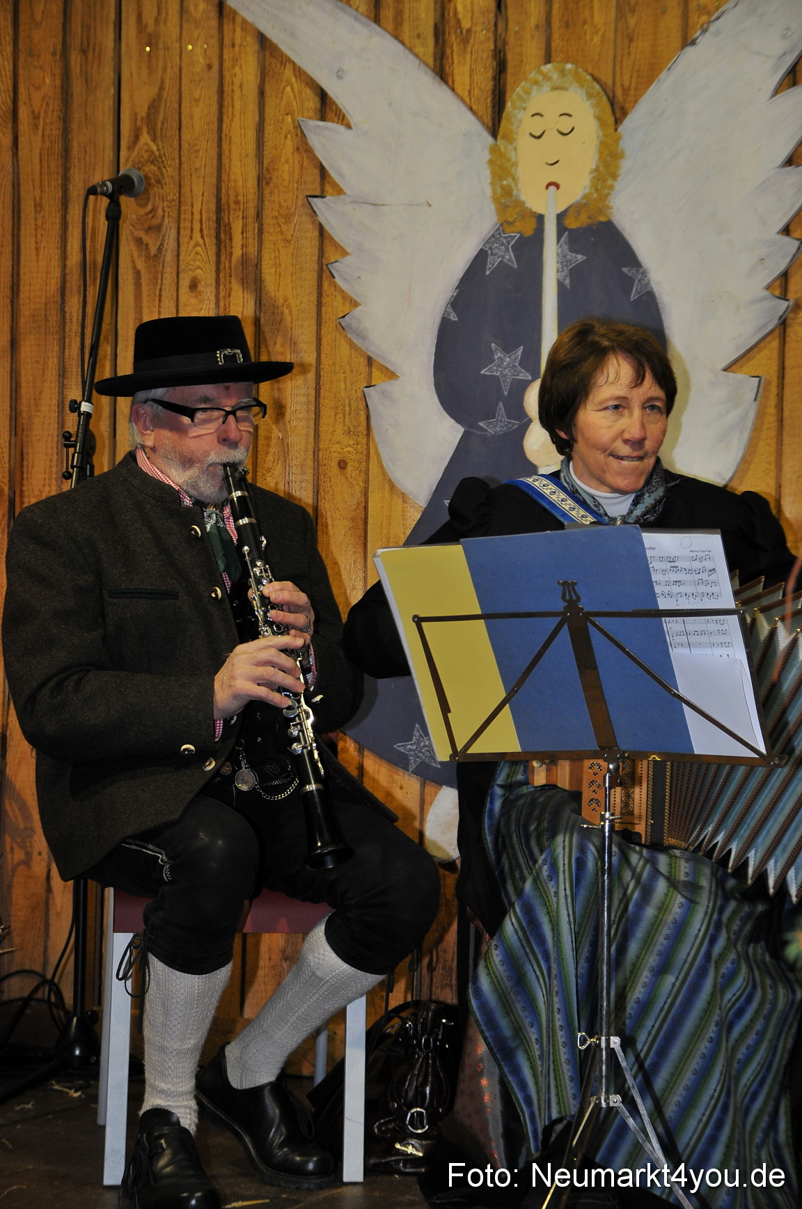 Weihnachtsmarkt Neumarkt 241111 0008