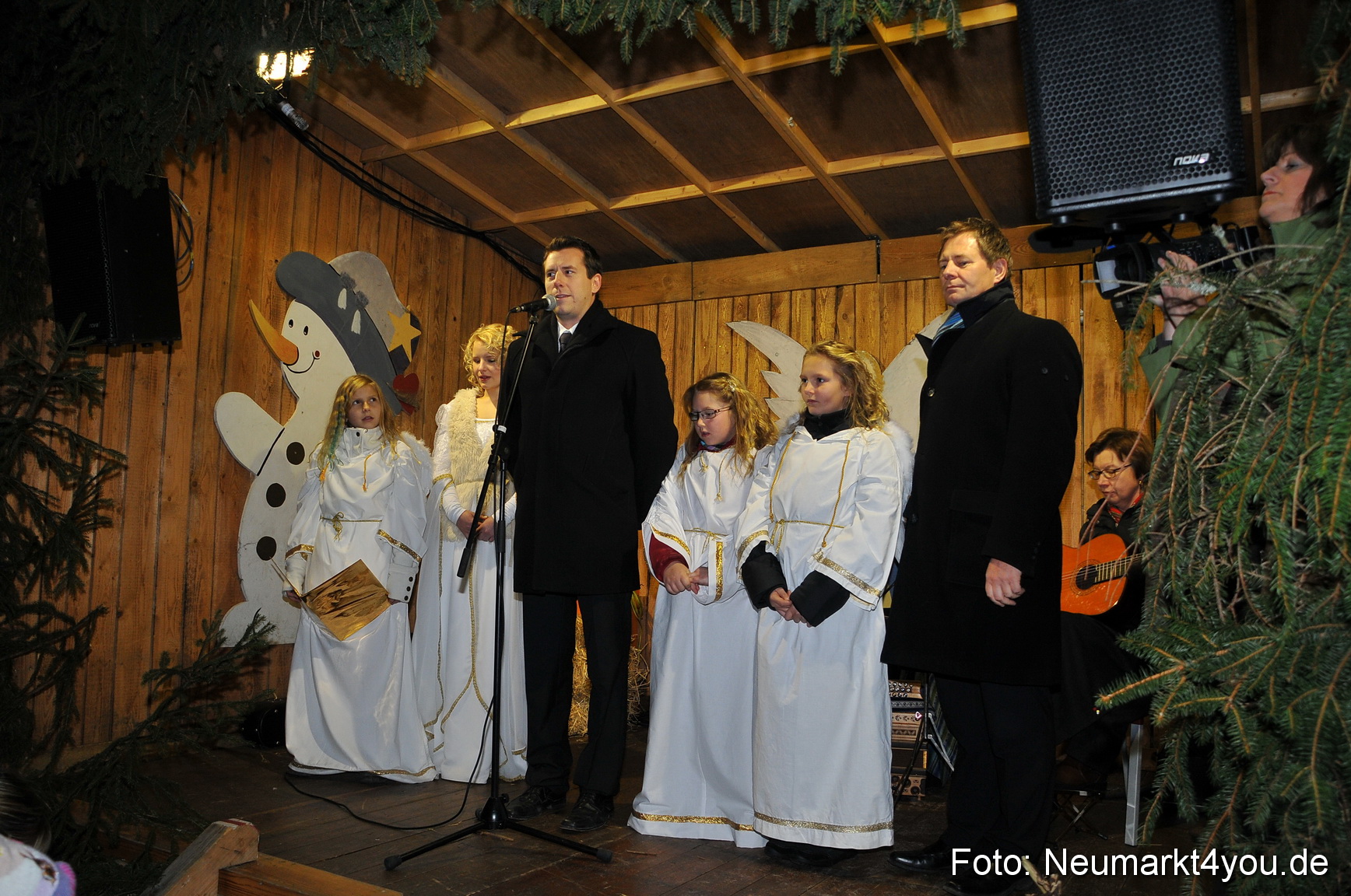 Weihnachtsmarkt Neumarkt 241111 0011