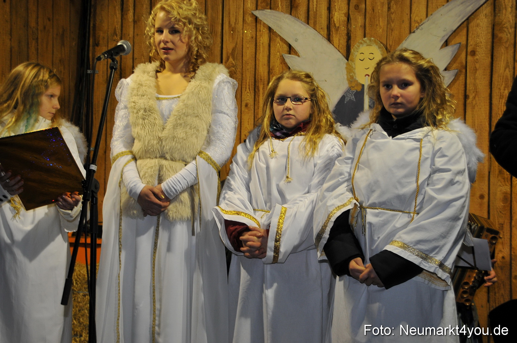 Weihnachtsmarkt Neumarkt 241111 0013