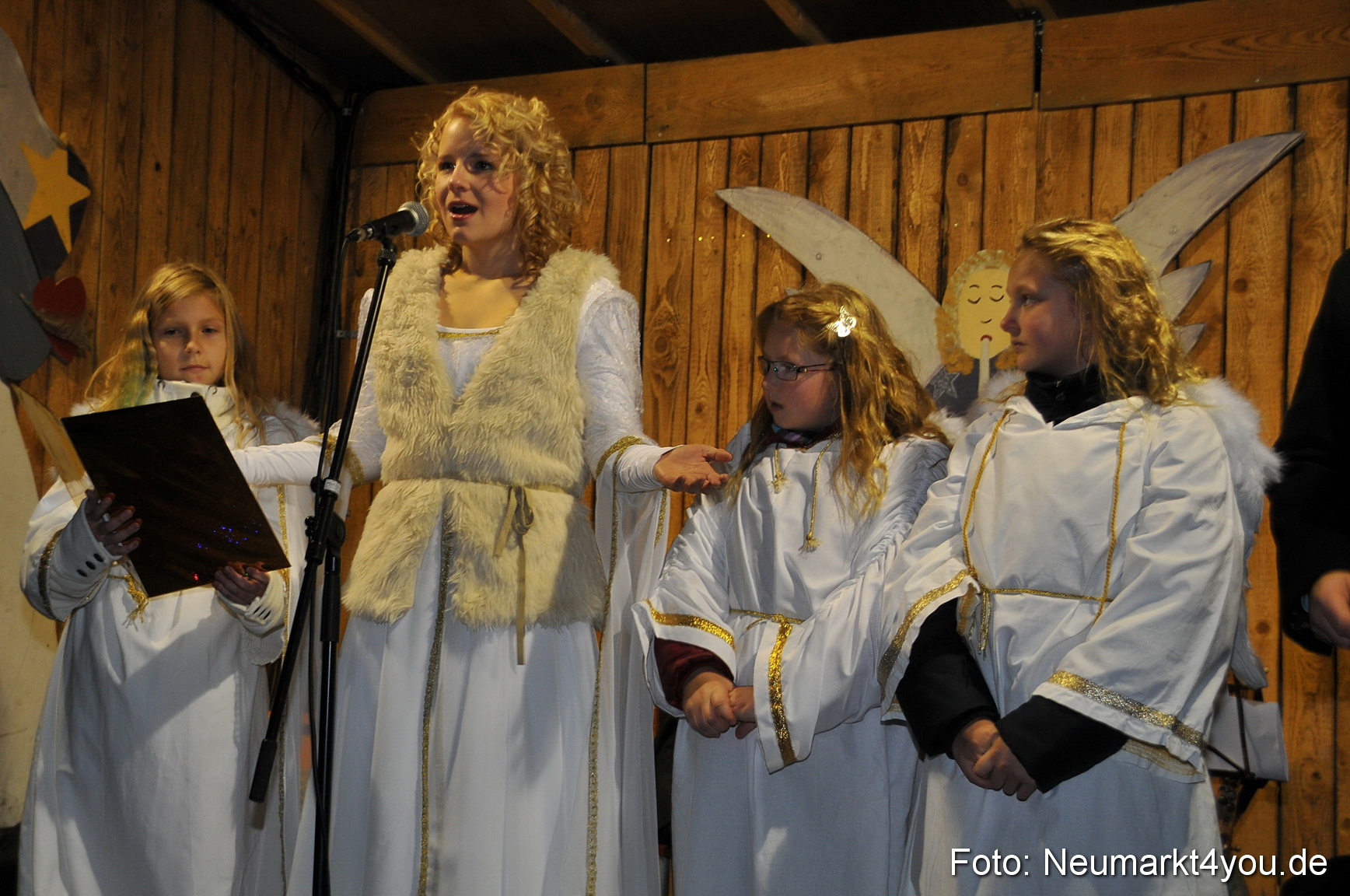 Weihnachtsmarkt Neumarkt 241111 0014