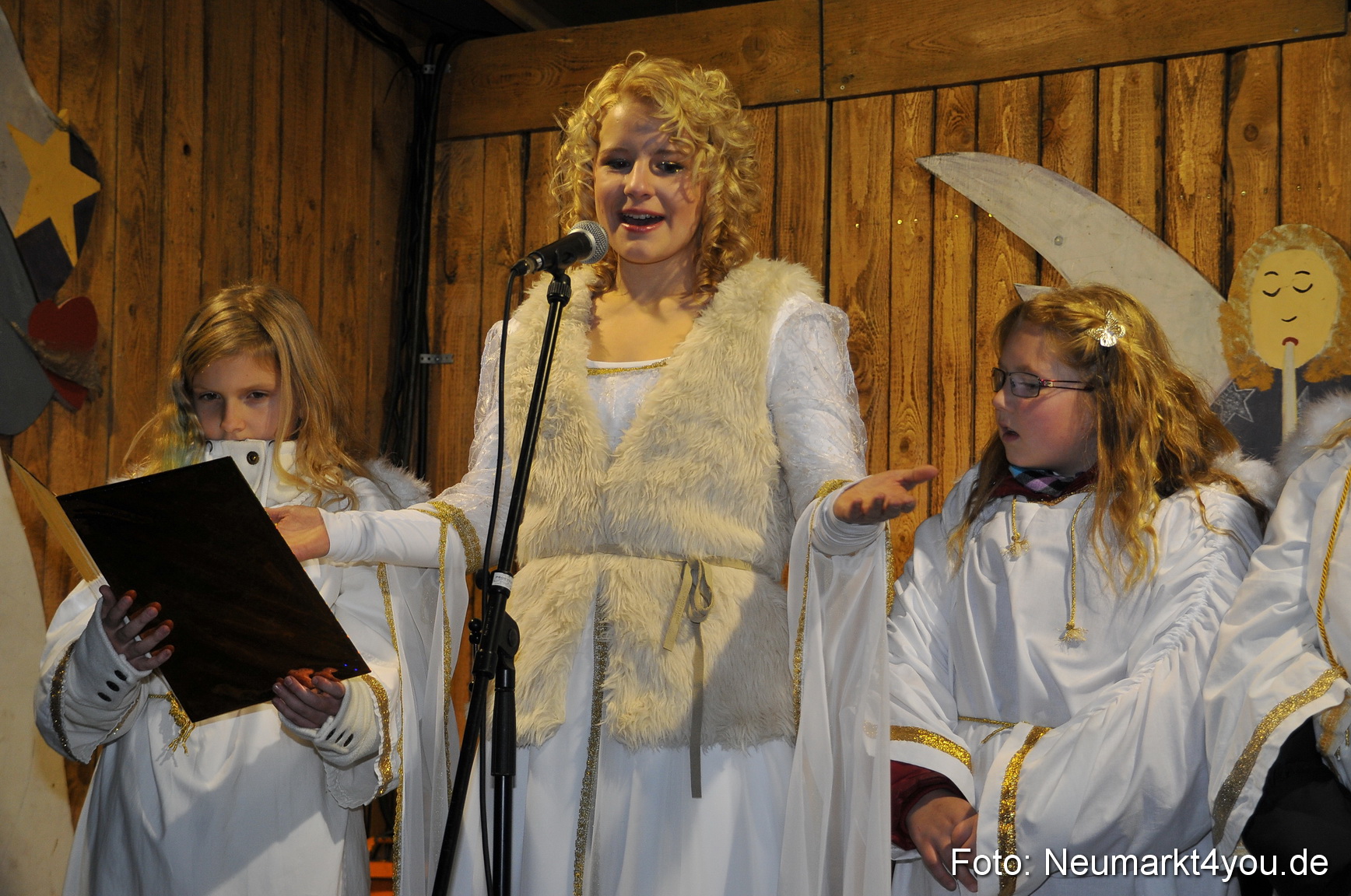 Weihnachtsmarkt Neumarkt 241111 0015