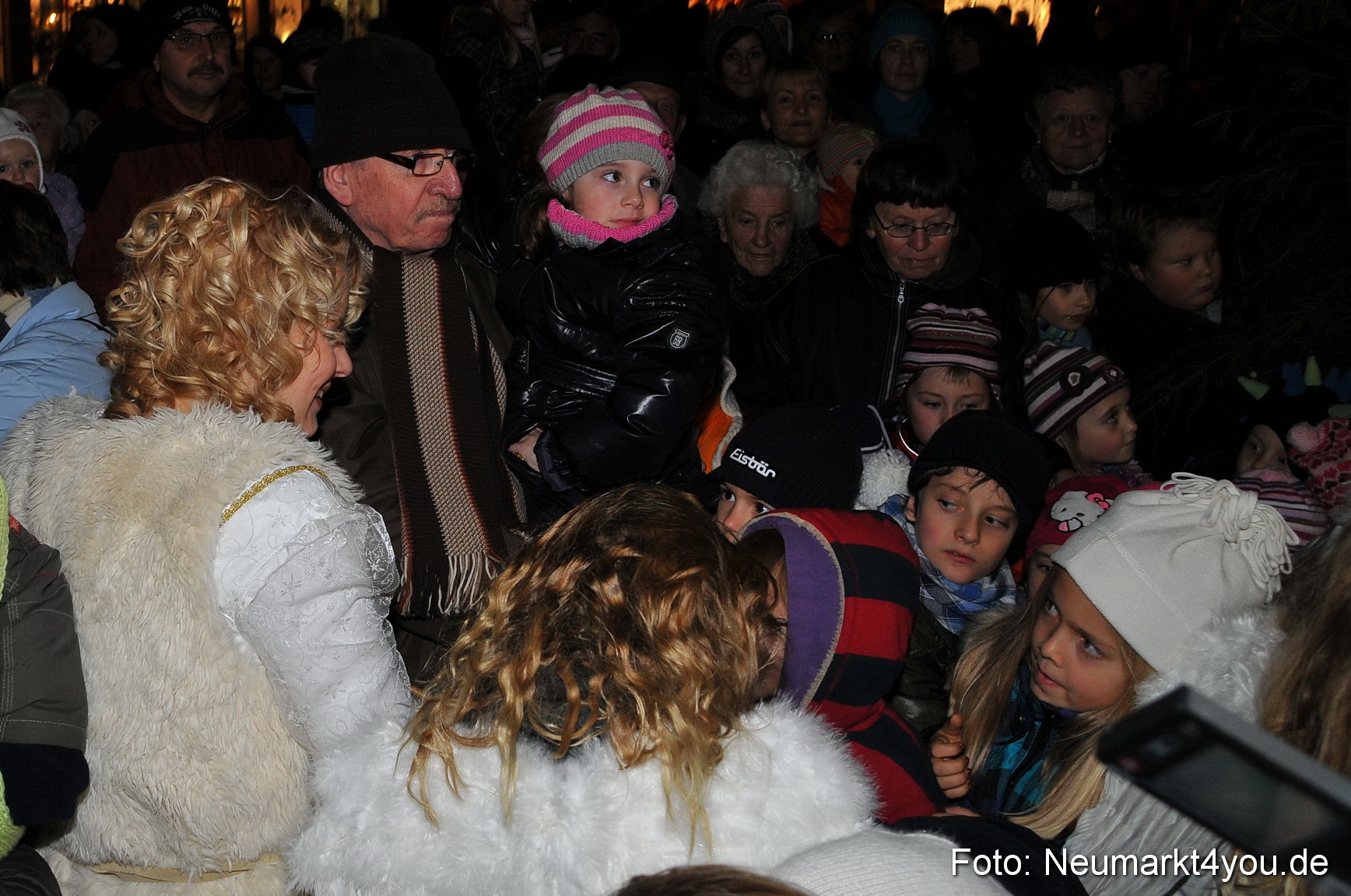 Weihnachtsmarkt Neumarkt 241111 0023