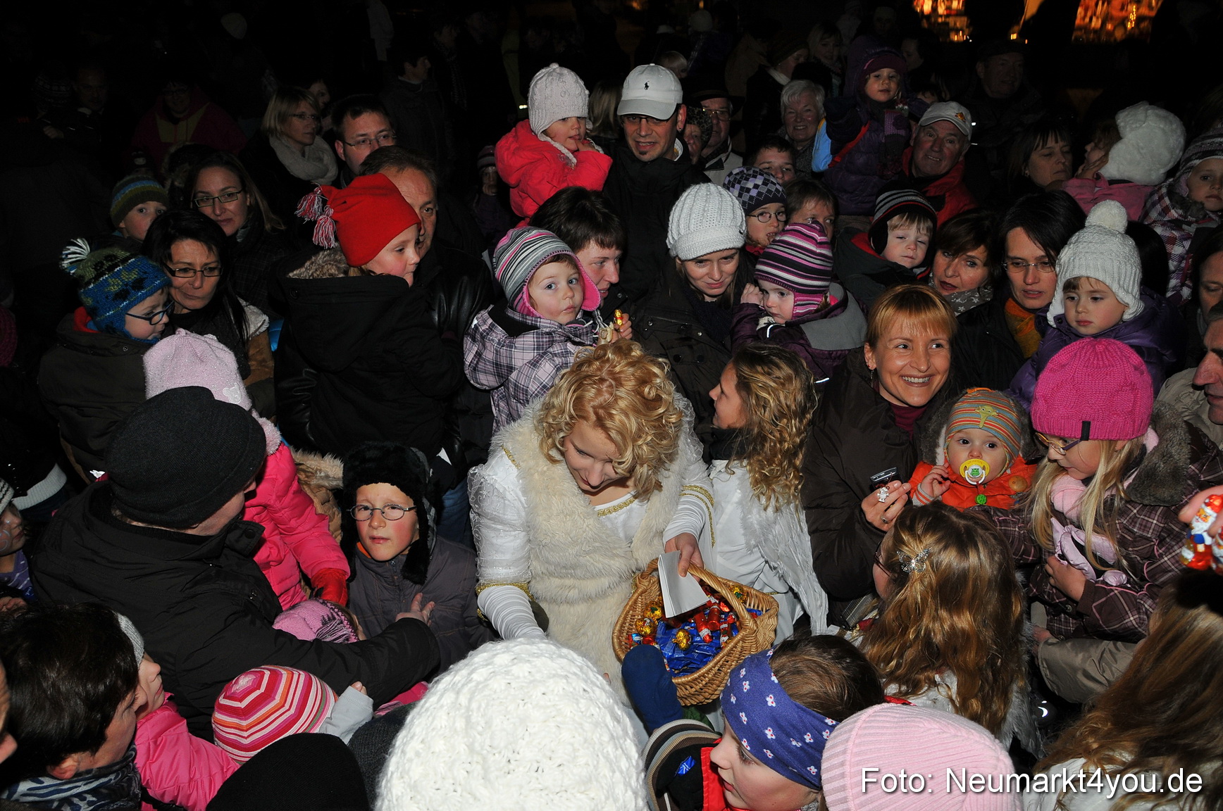Weihnachtsmarkt Neumarkt 241111 0027