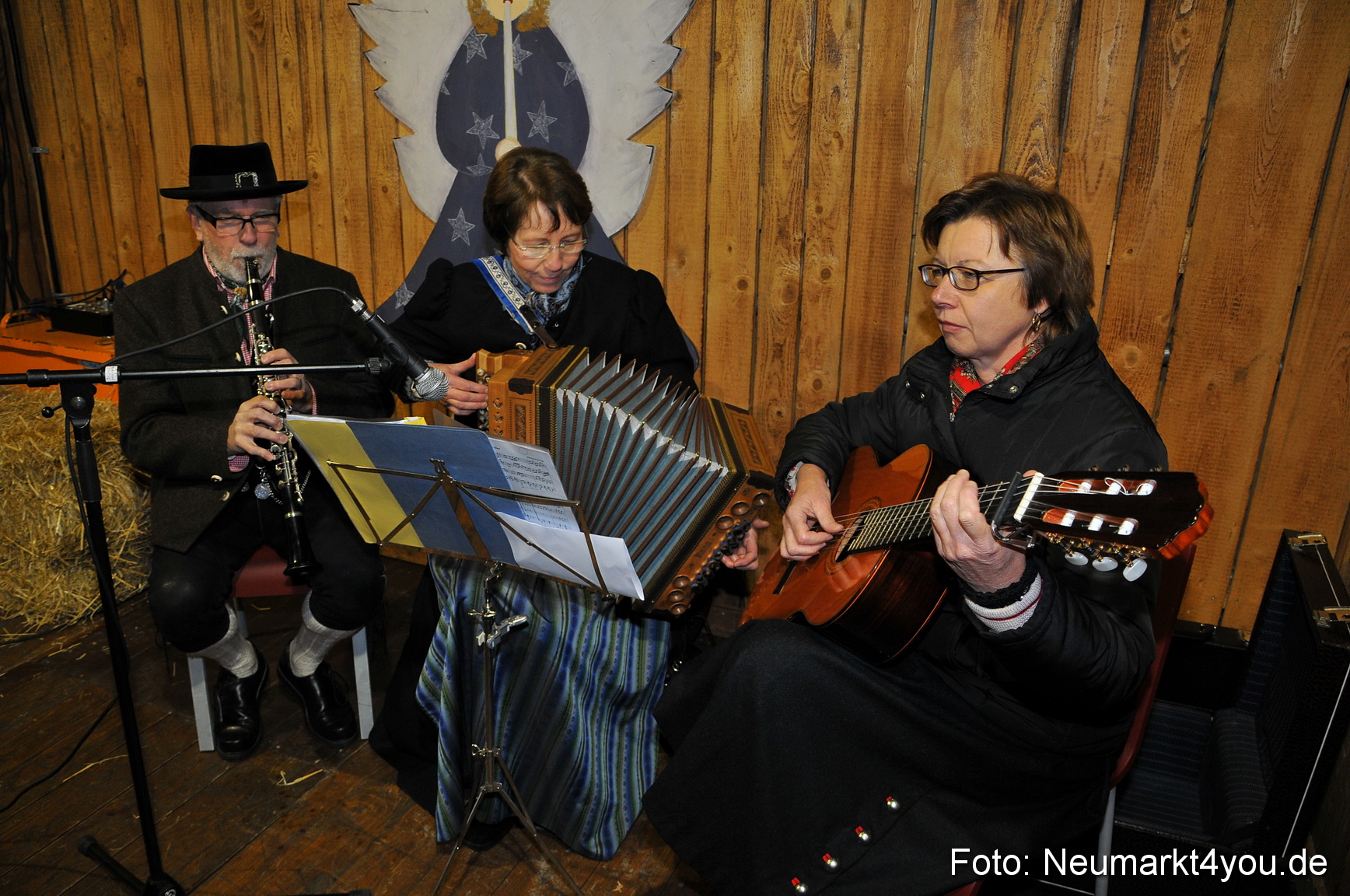 Weihnachtsmarkt Neumarkt 241111 0029