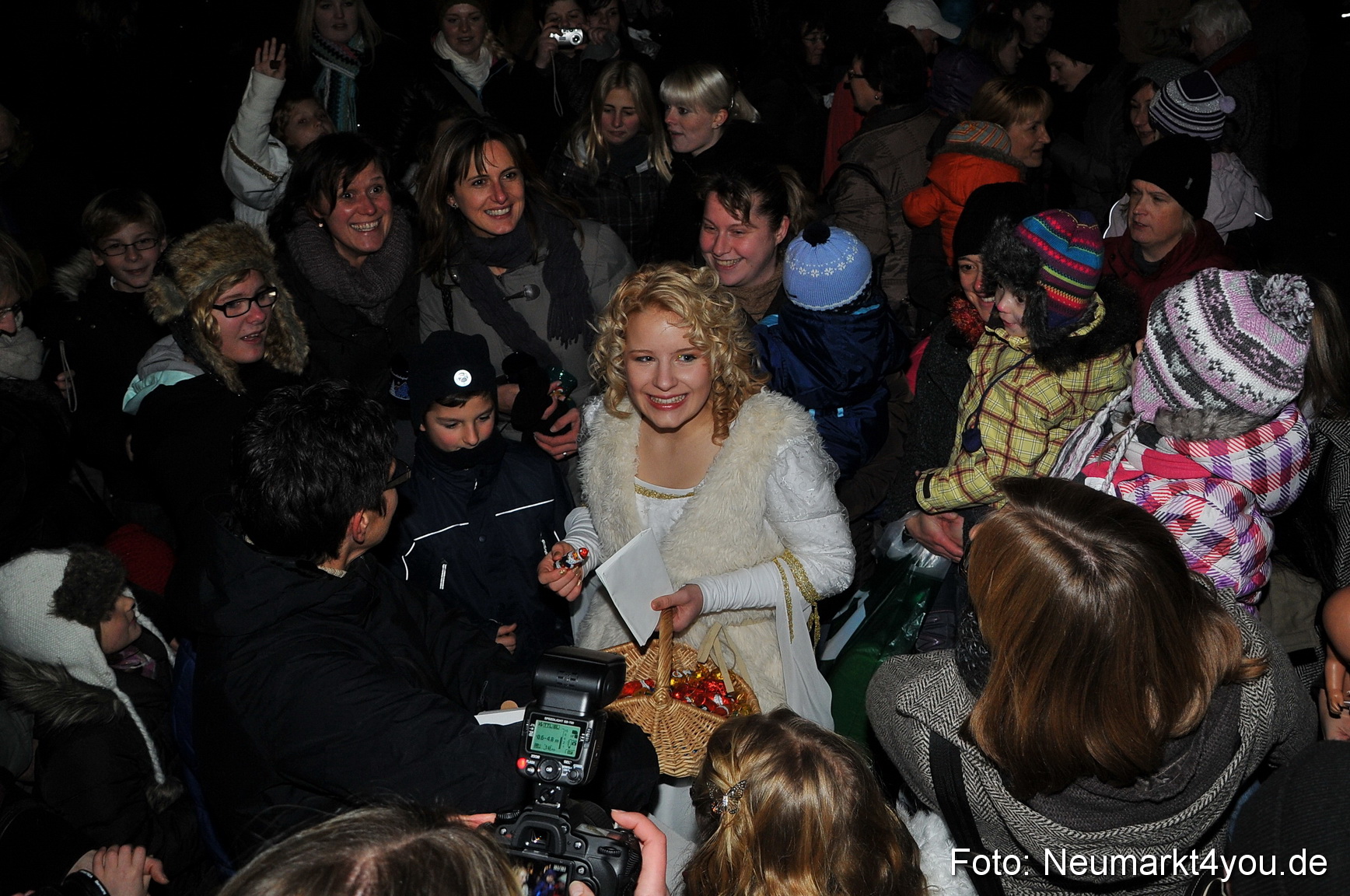 Weihnachtsmarkt Neumarkt 241111 0030