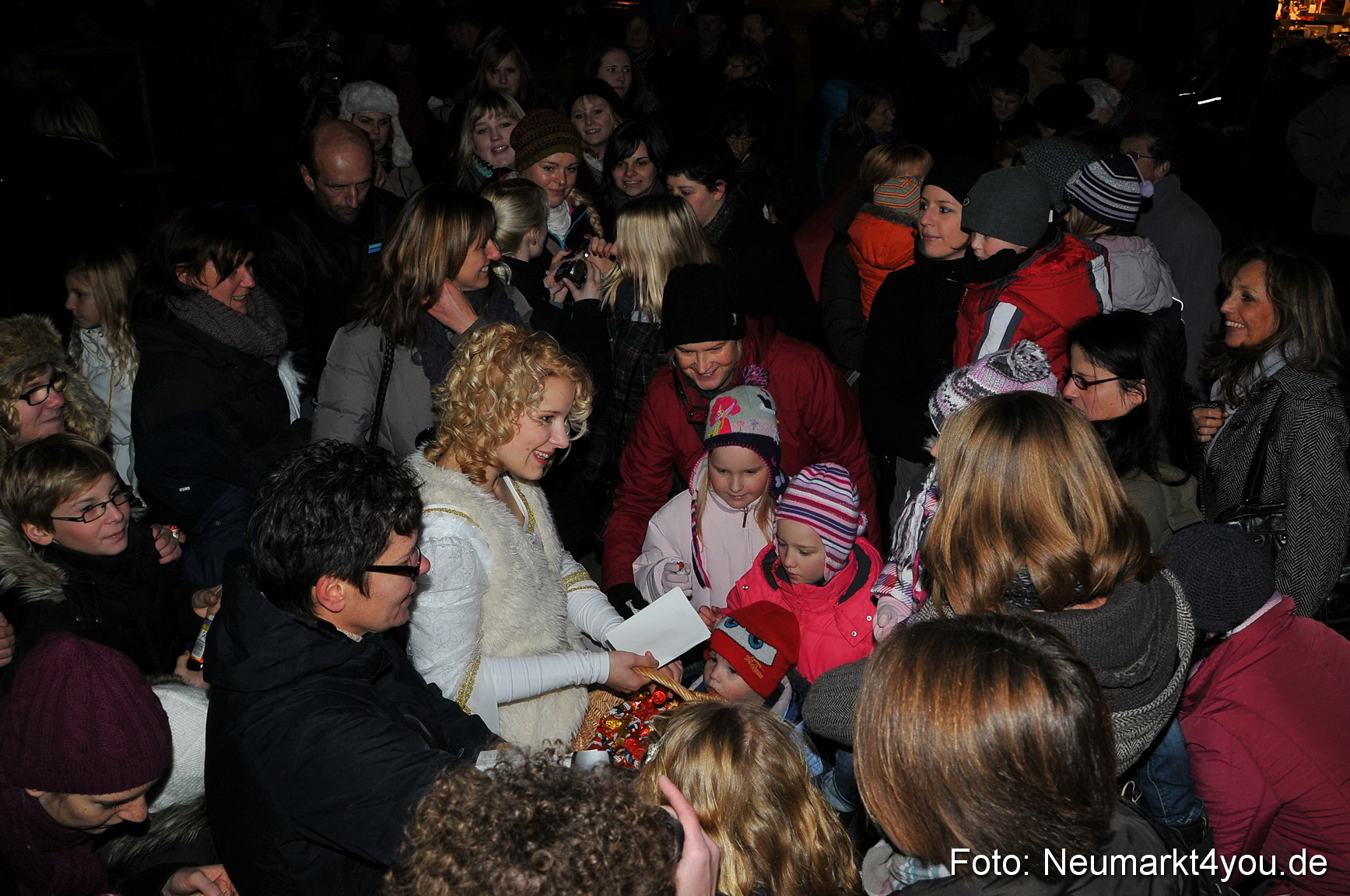 Weihnachtsmarkt Neumarkt 241111 0031