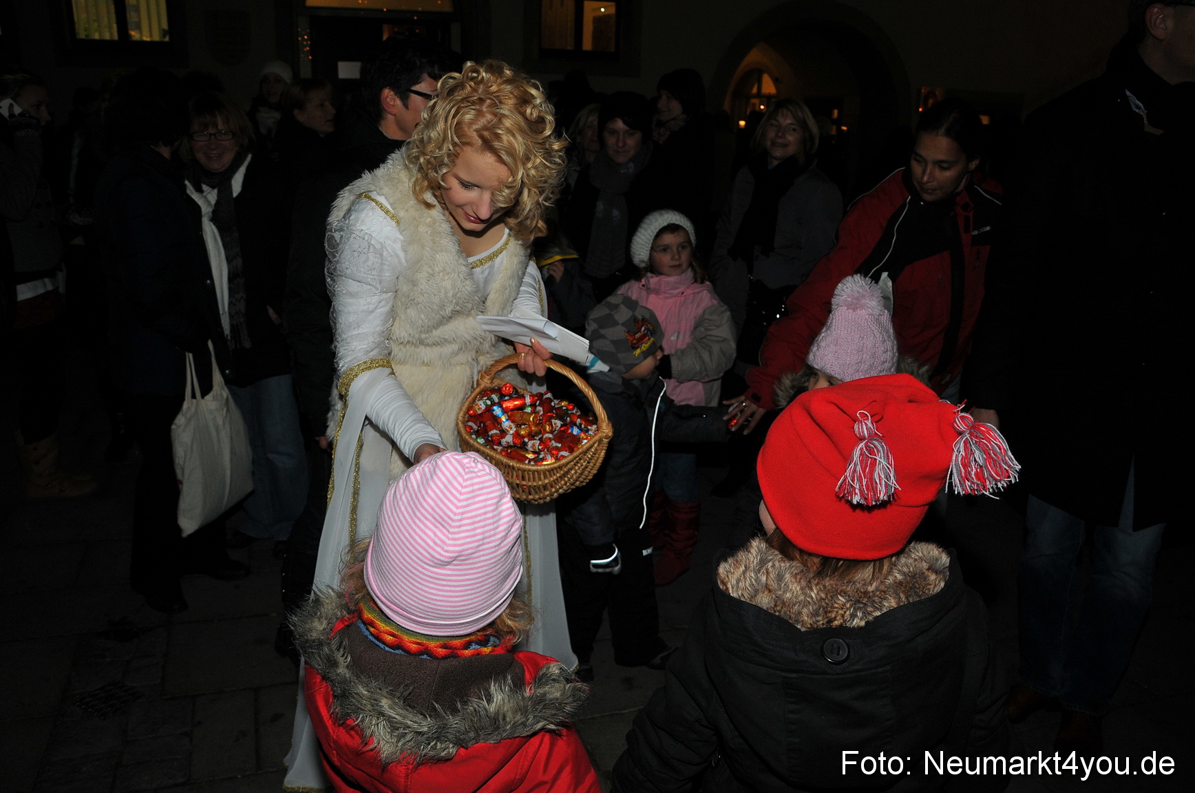 Weihnachtsmarkt Neumarkt 241111 0034
