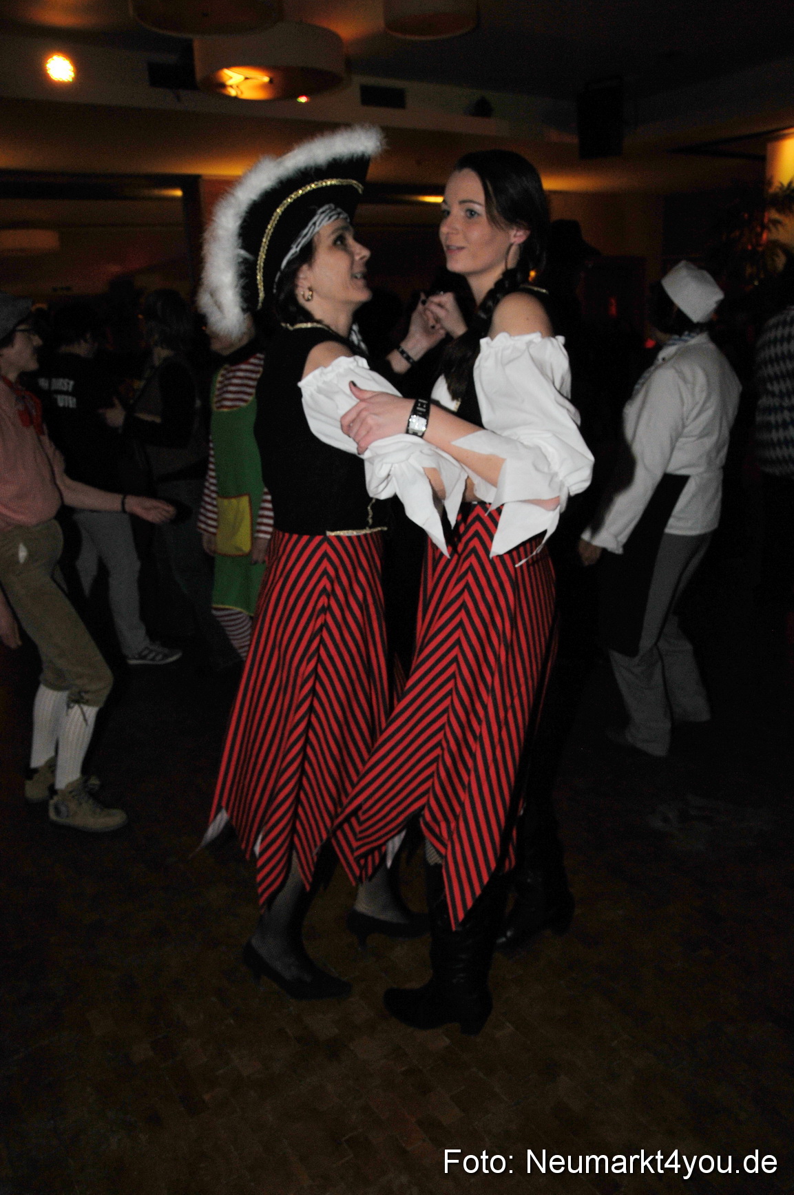 Weiberfasching Neumarkt 160212 0014