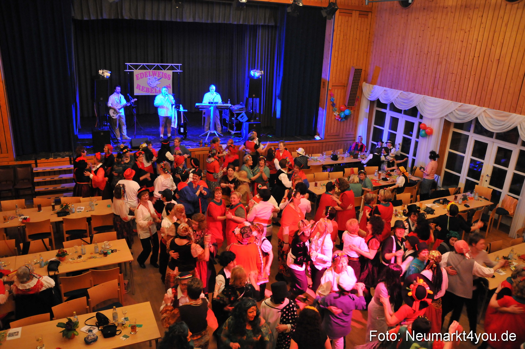 Weiberfasching Neumarkt 160212 0032
