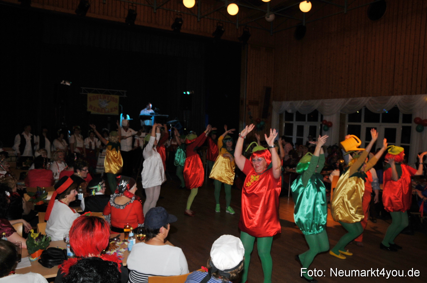 Weiberfasching Neumarkt 160212 0038