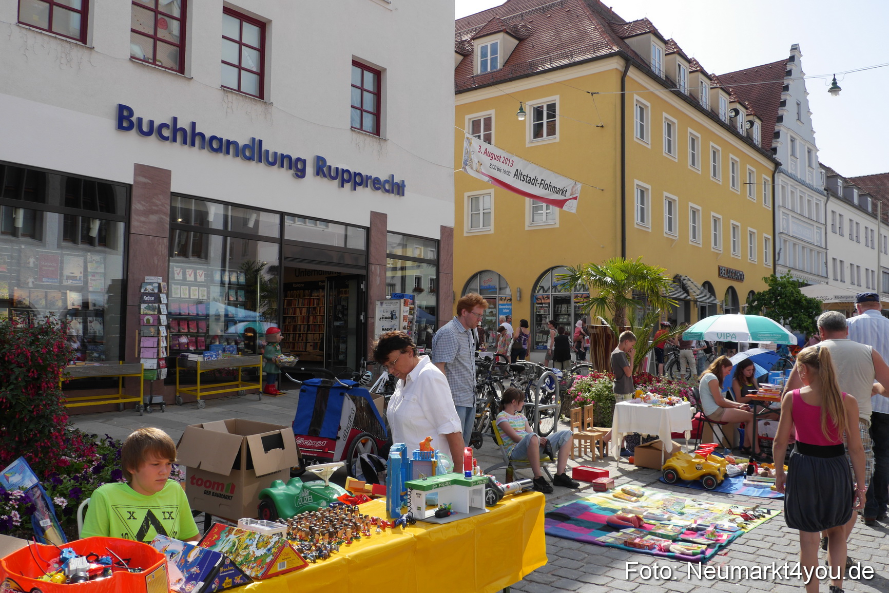 Altstadt Flohmarkt Neumarkt 030813 0001