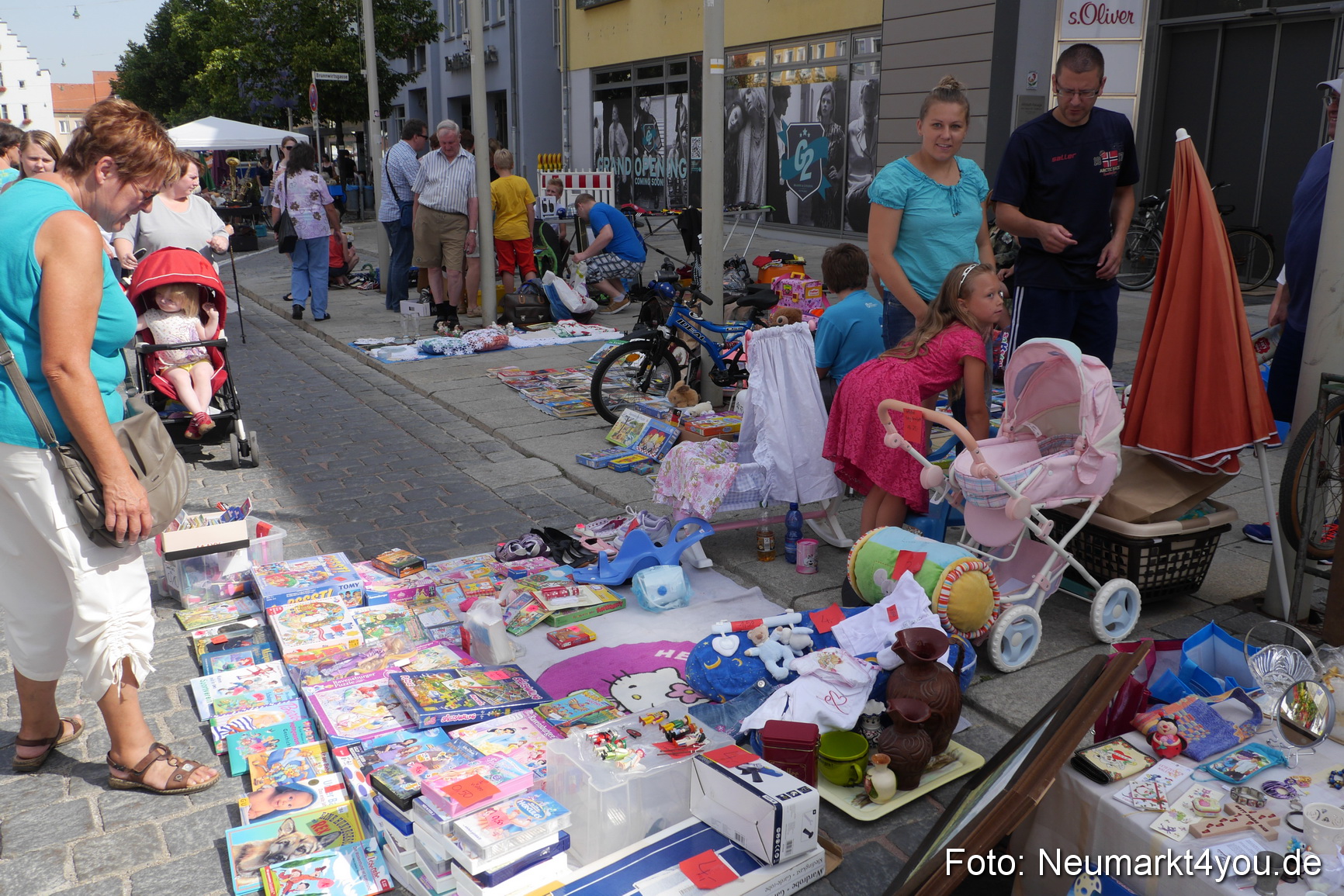 Altstadt Flohmarkt Neumarkt 030813 0002