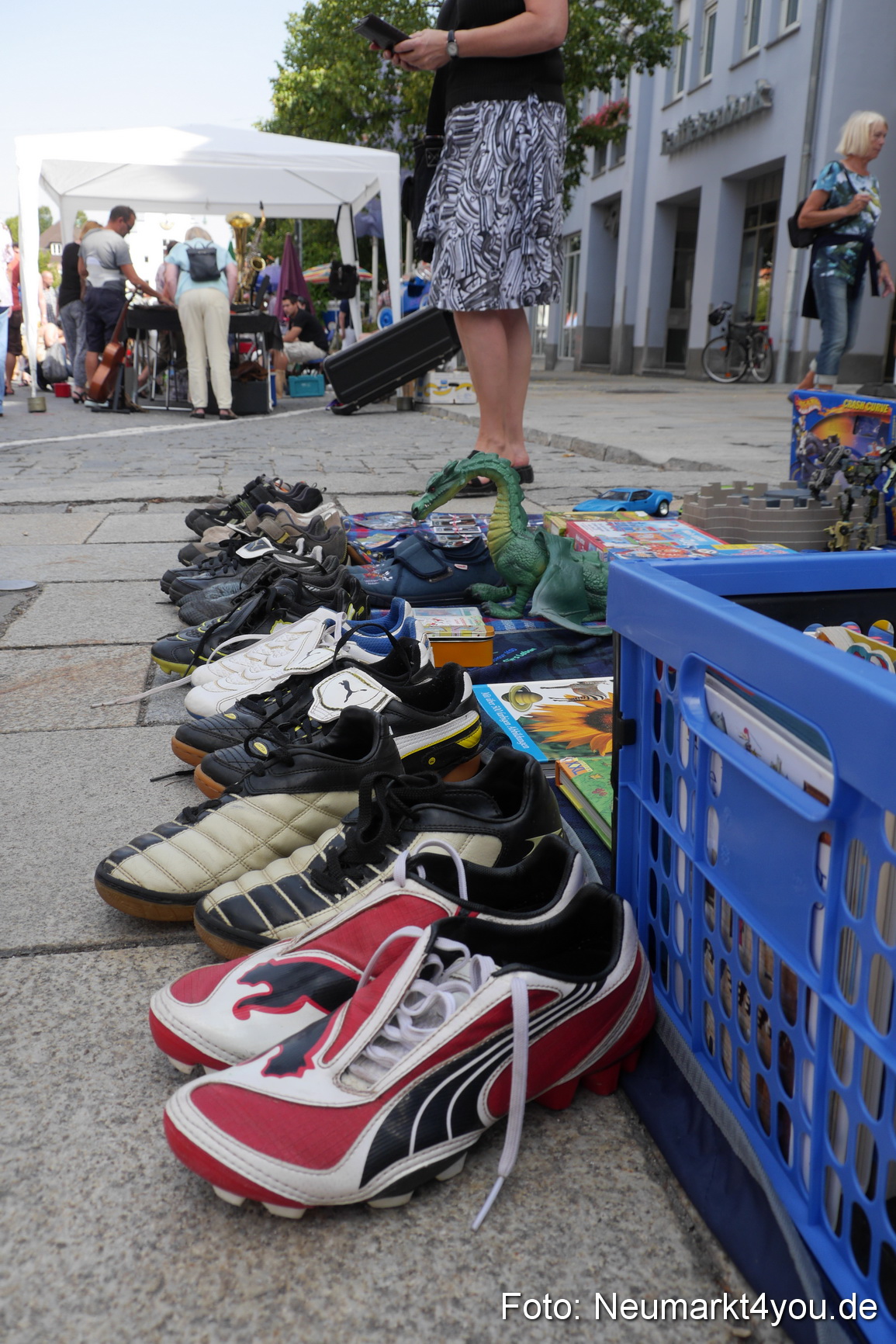 Altstadt Flohmarkt Neumarkt 030813 0003