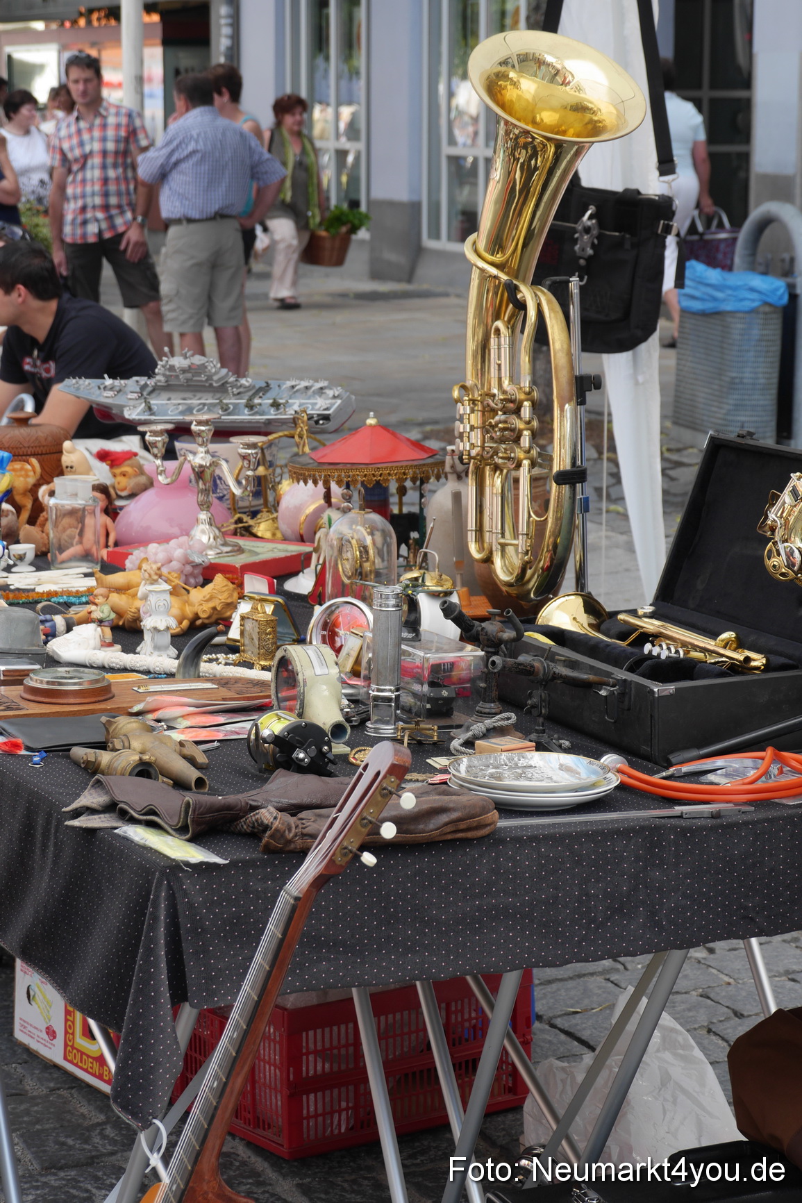 Altstadt Flohmarkt Neumarkt 030813 0004