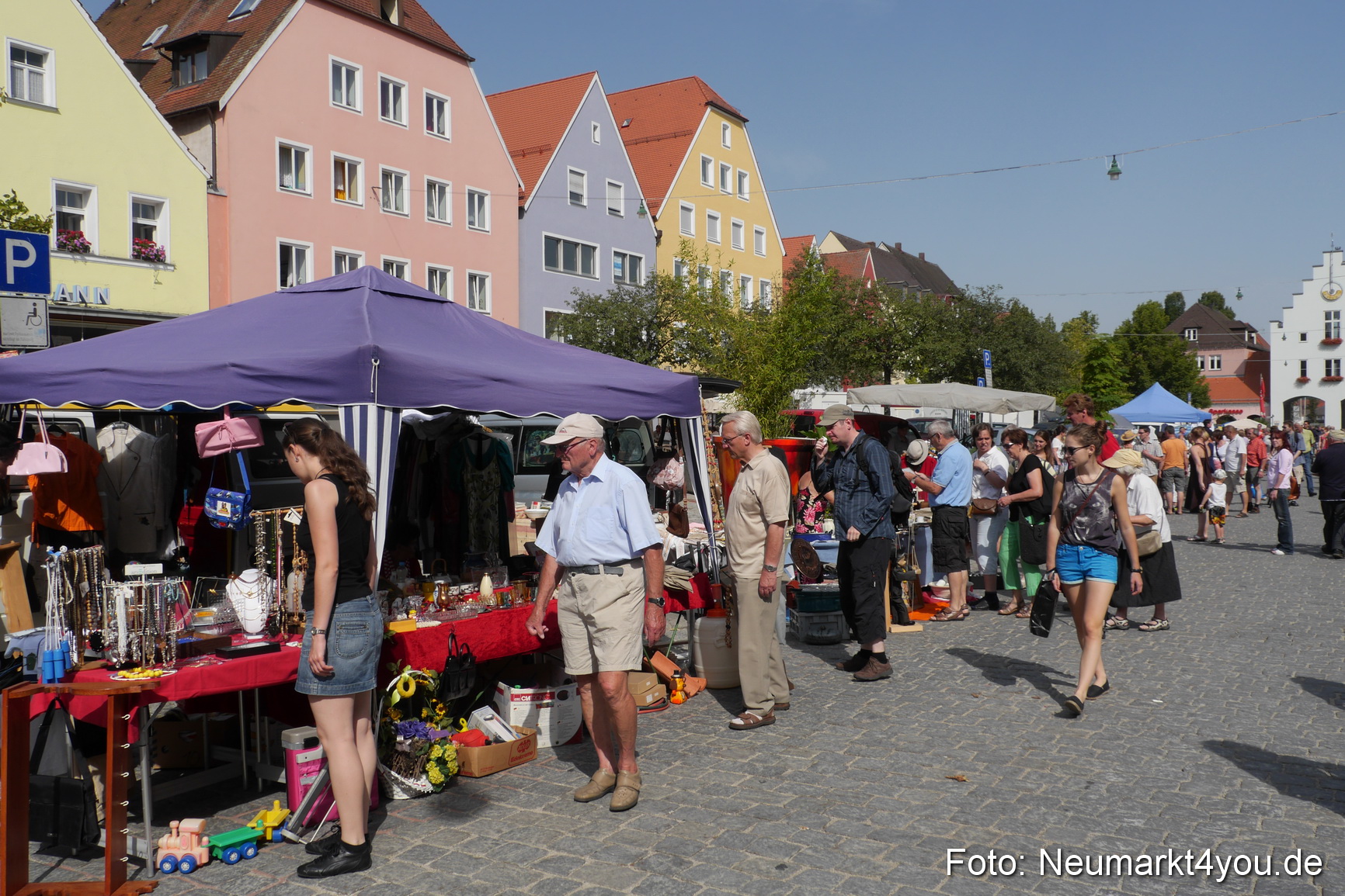 Altstadt Flohmarkt Neumarkt 030813 0005