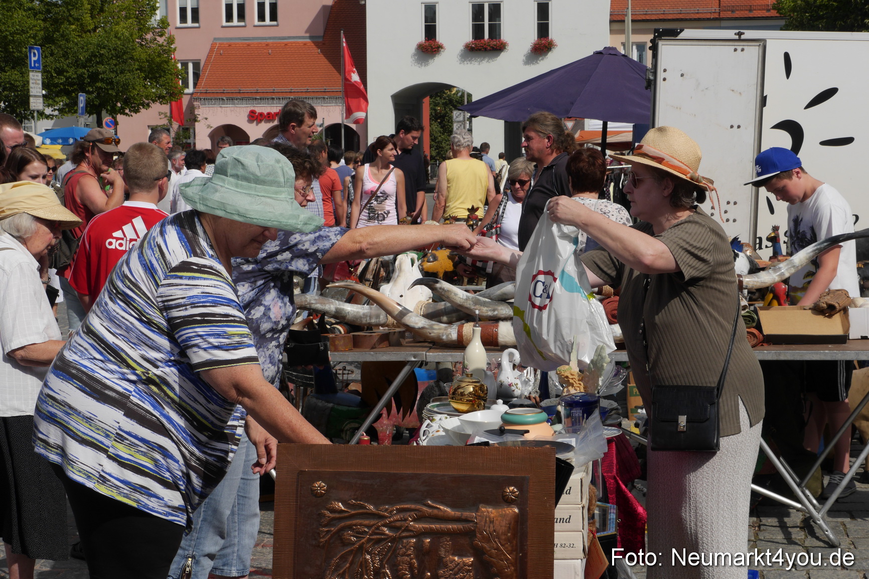 Altstadt Flohmarkt Neumarkt 030813 0007