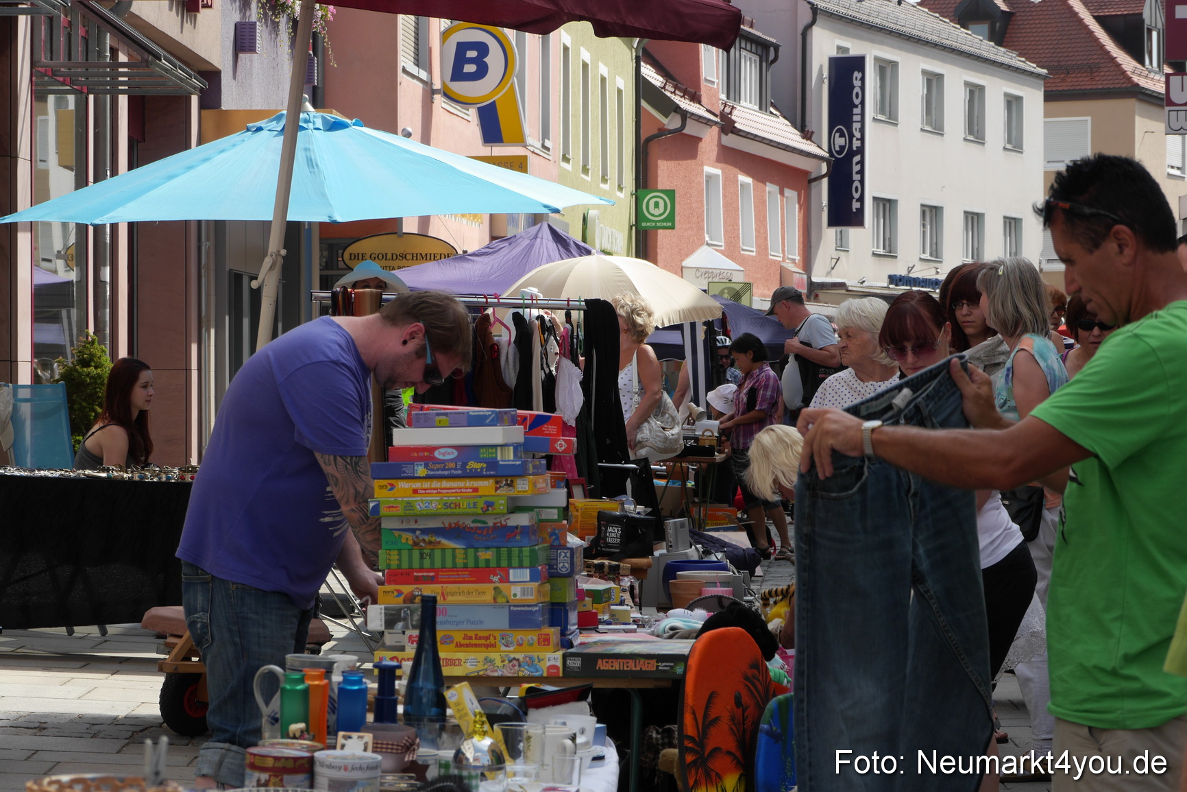 Altstadt Flohmarkt Neumarkt 030813 0010