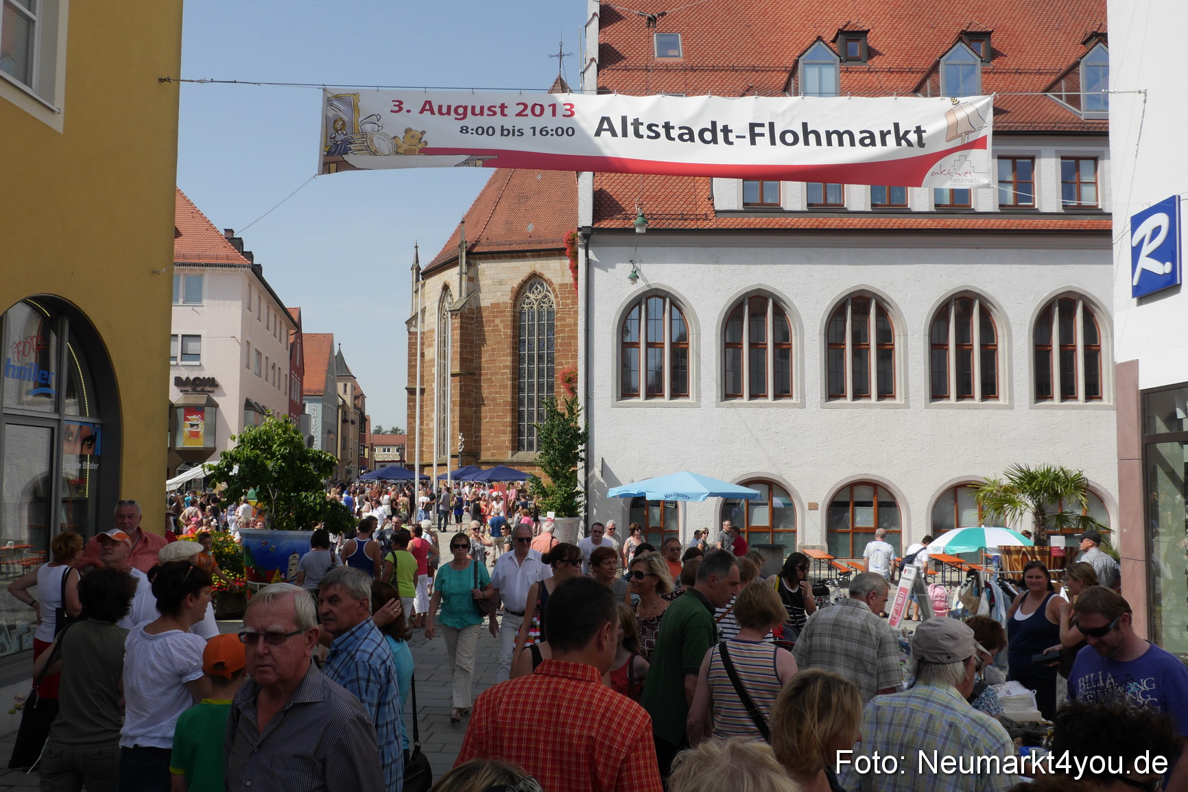 Altstadt Flohmarkt Neumarkt 030813 0012