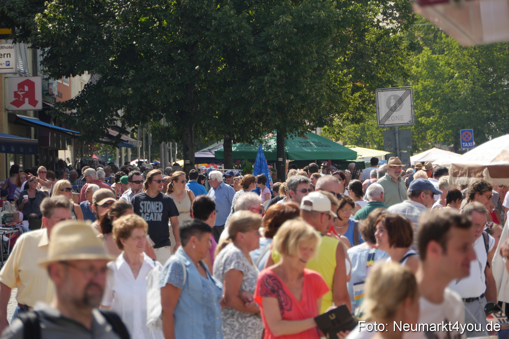 Altstadt Flohmarkt Neumarkt 030813 0013