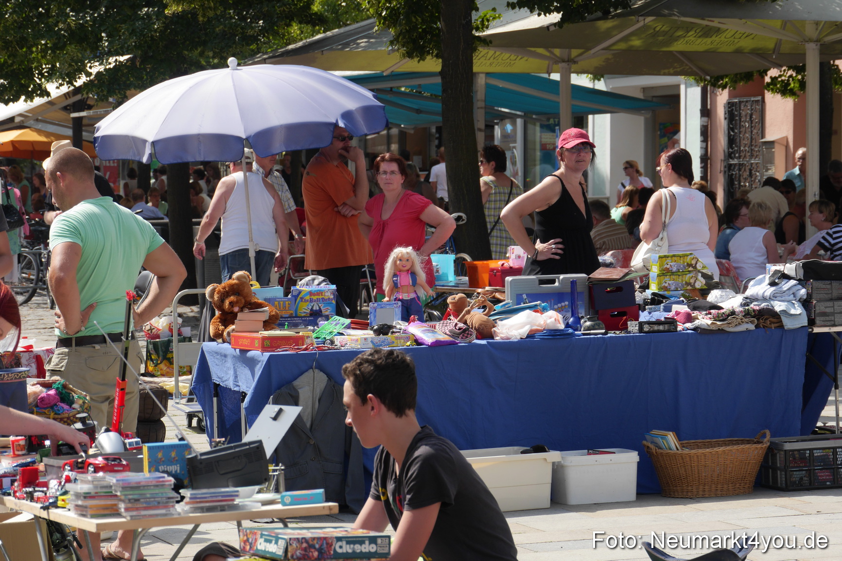 Altstadt Flohmarkt Neumarkt 030813 0015