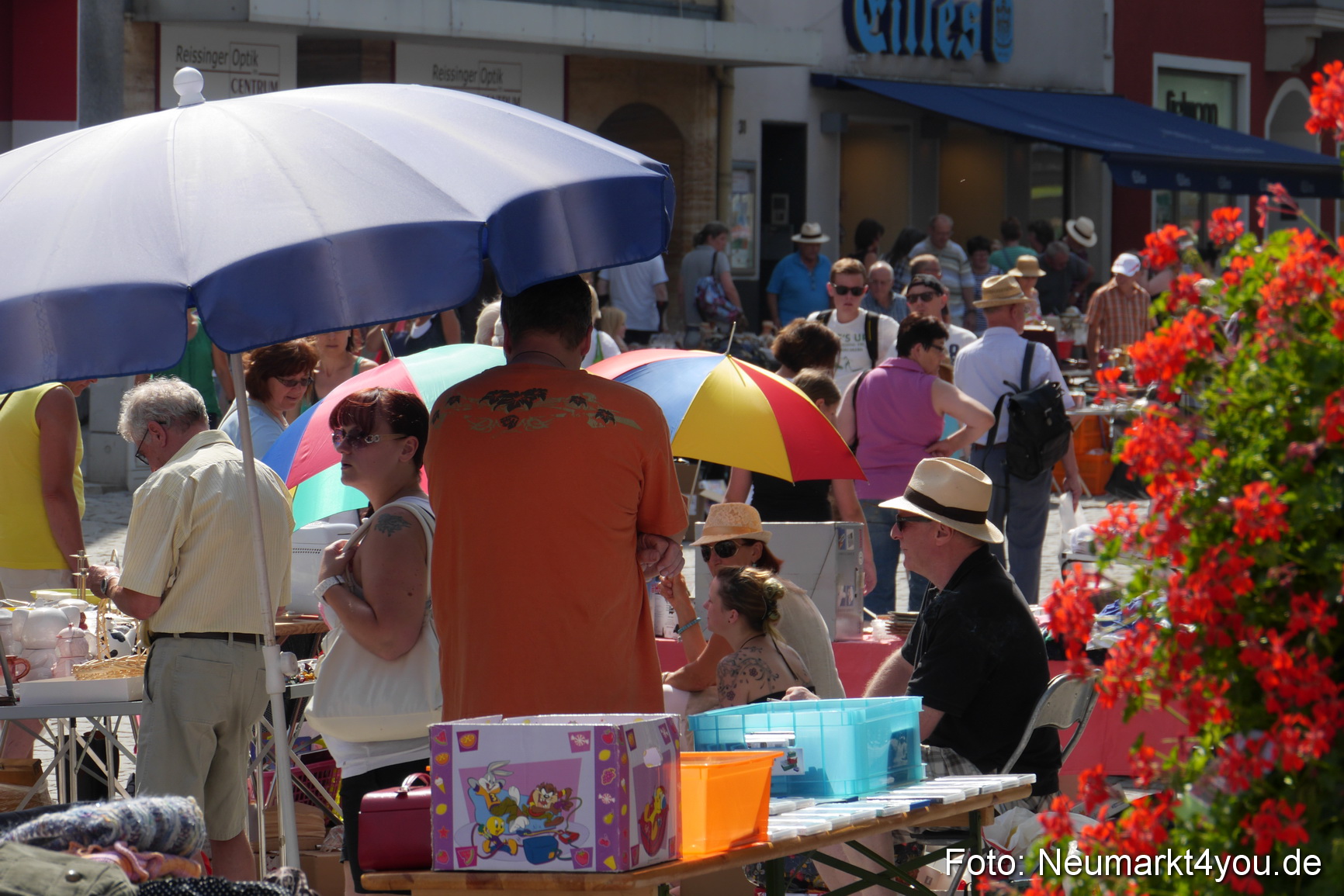 Altstadt Flohmarkt Neumarkt 030813 0016