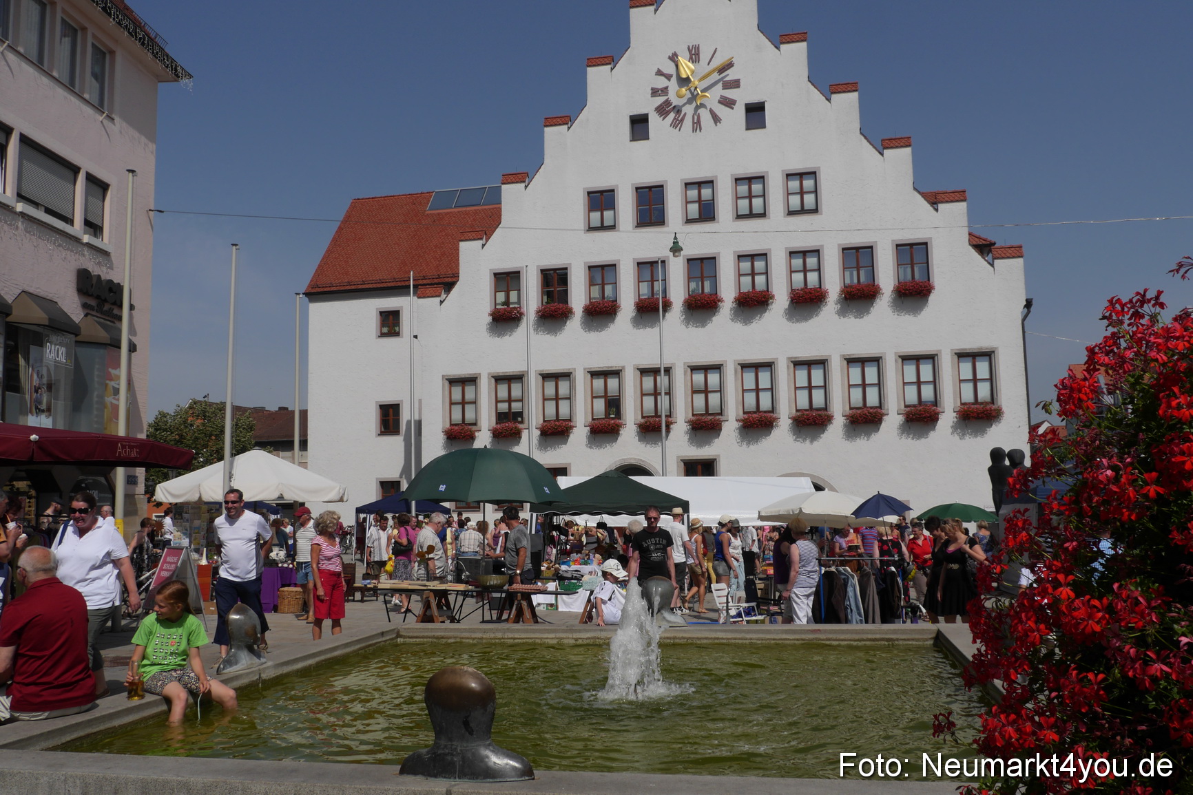 Altstadt Flohmarkt Neumarkt 030813 0017