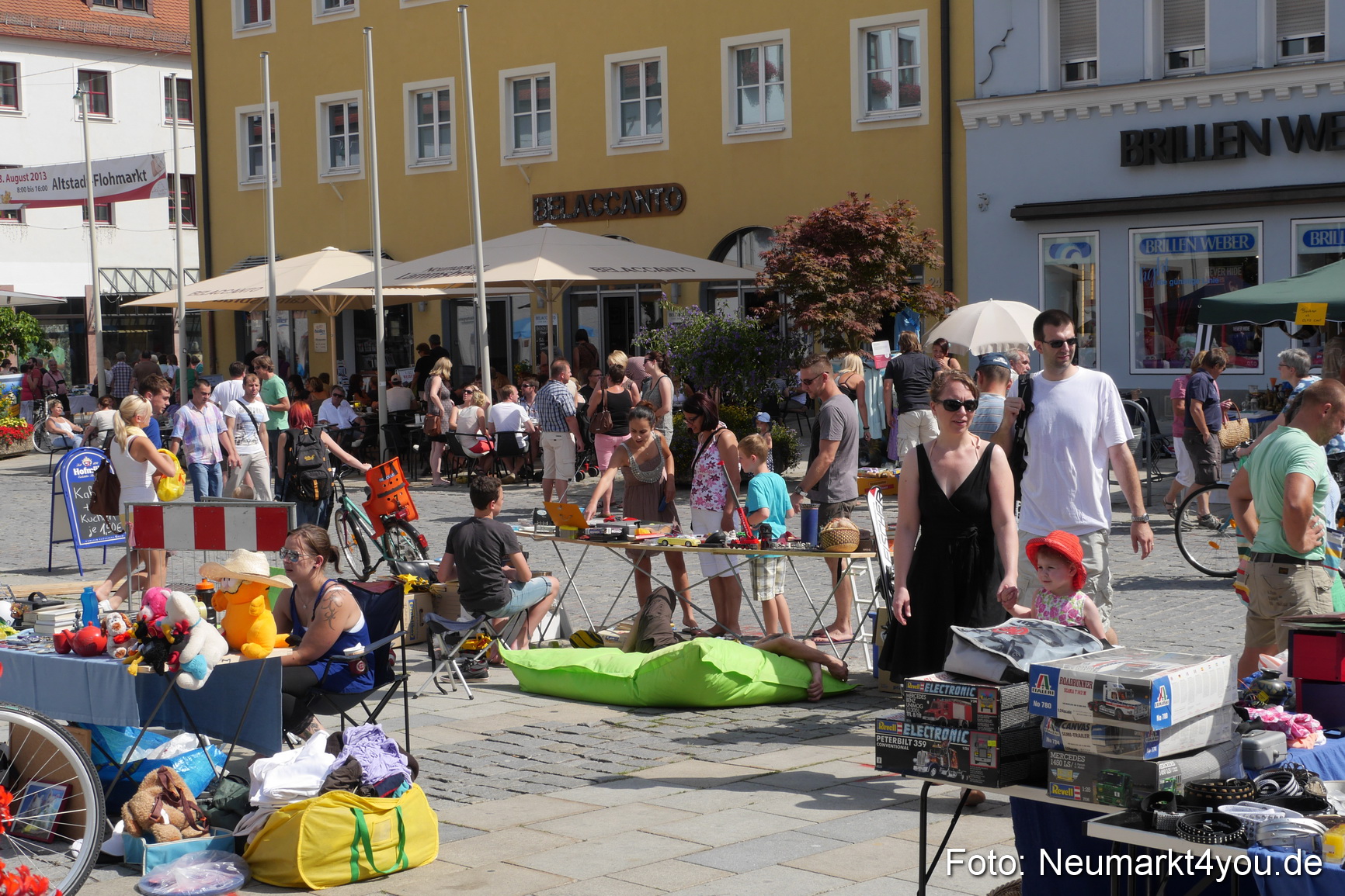 Altstadt Flohmarkt Neumarkt 030813 0018