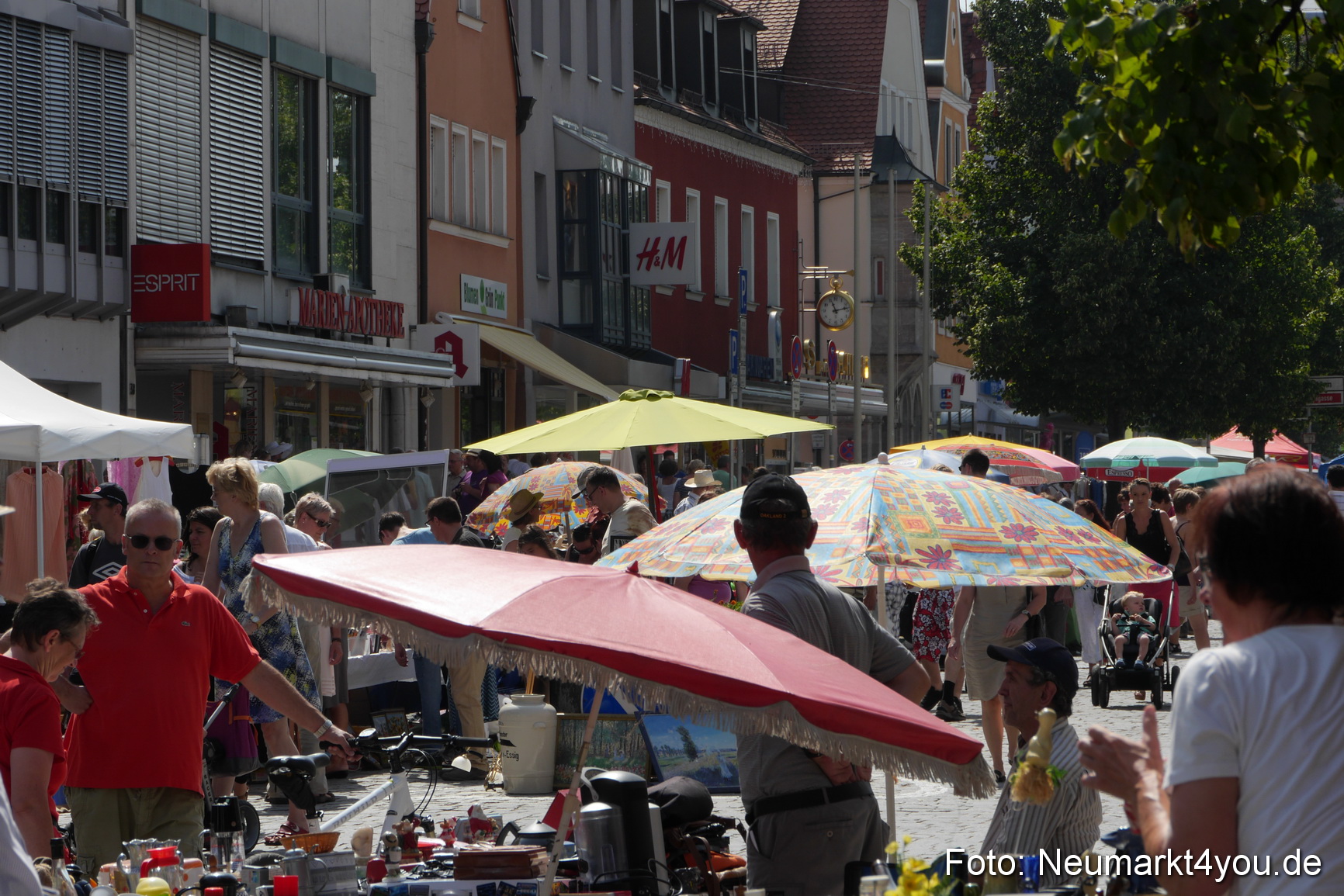Altstadt Flohmarkt Neumarkt 030813 0020