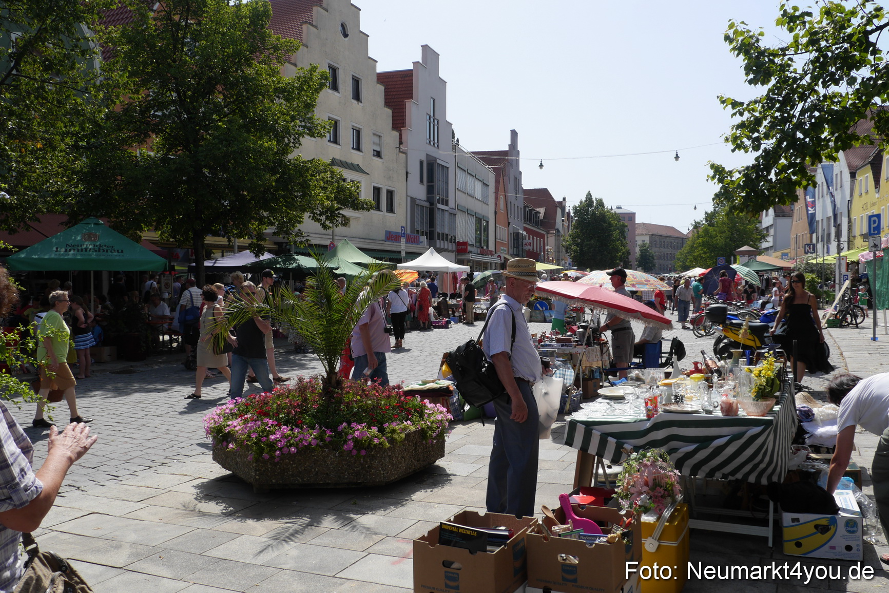 Altstadt Flohmarkt Neumarkt 030813 0021