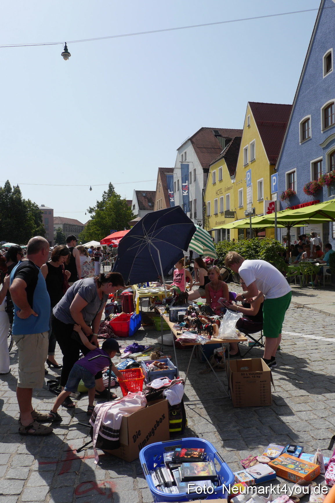 Altstadt Flohmarkt Neumarkt 030813 0022